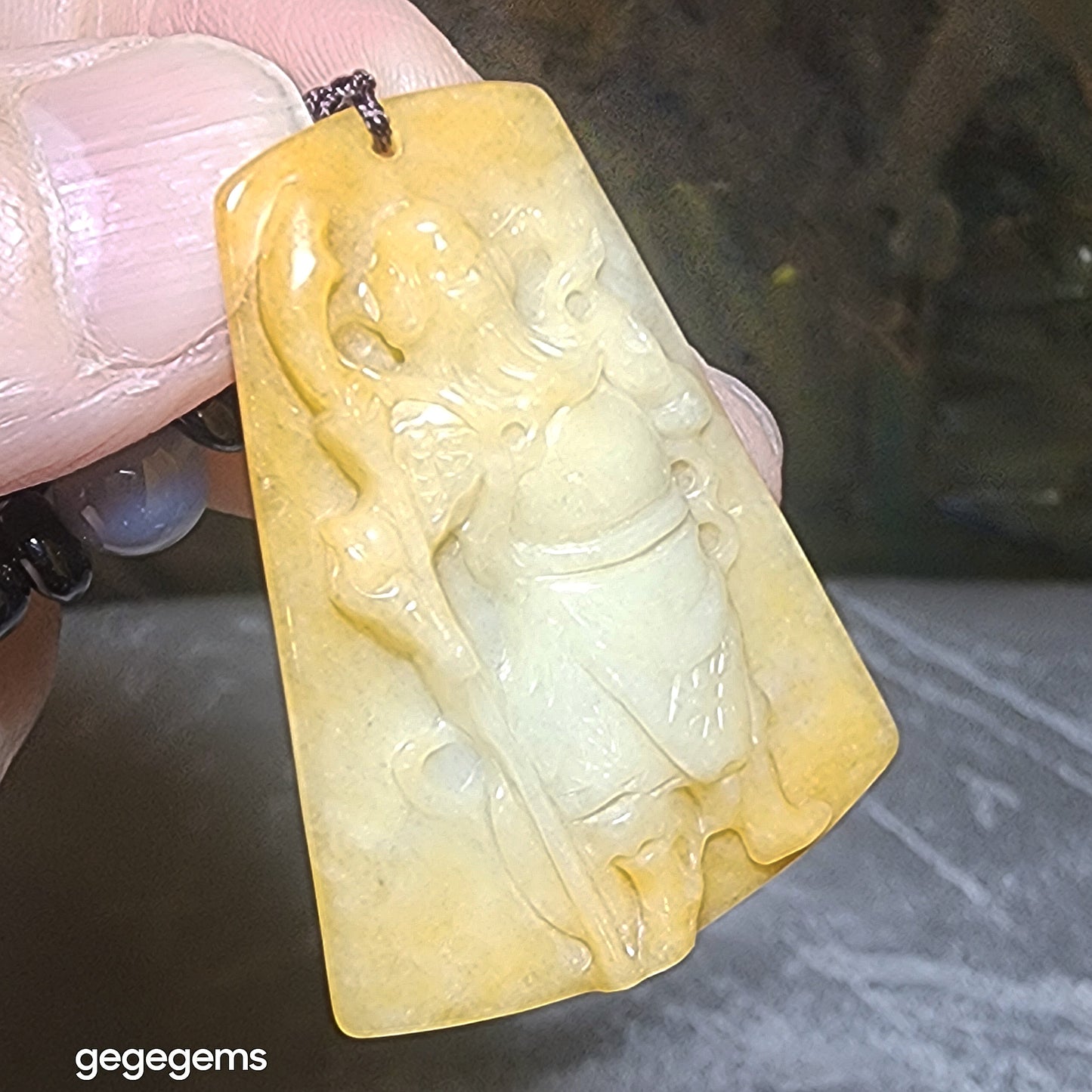 Gegegems premium Type A natural Yellow Jadeite Guan Gong (Guan Yu) Jade pendant (with certificate) [Natual Crystal] 精品翡翠A货天然黄翡关公吊坠(带证书)