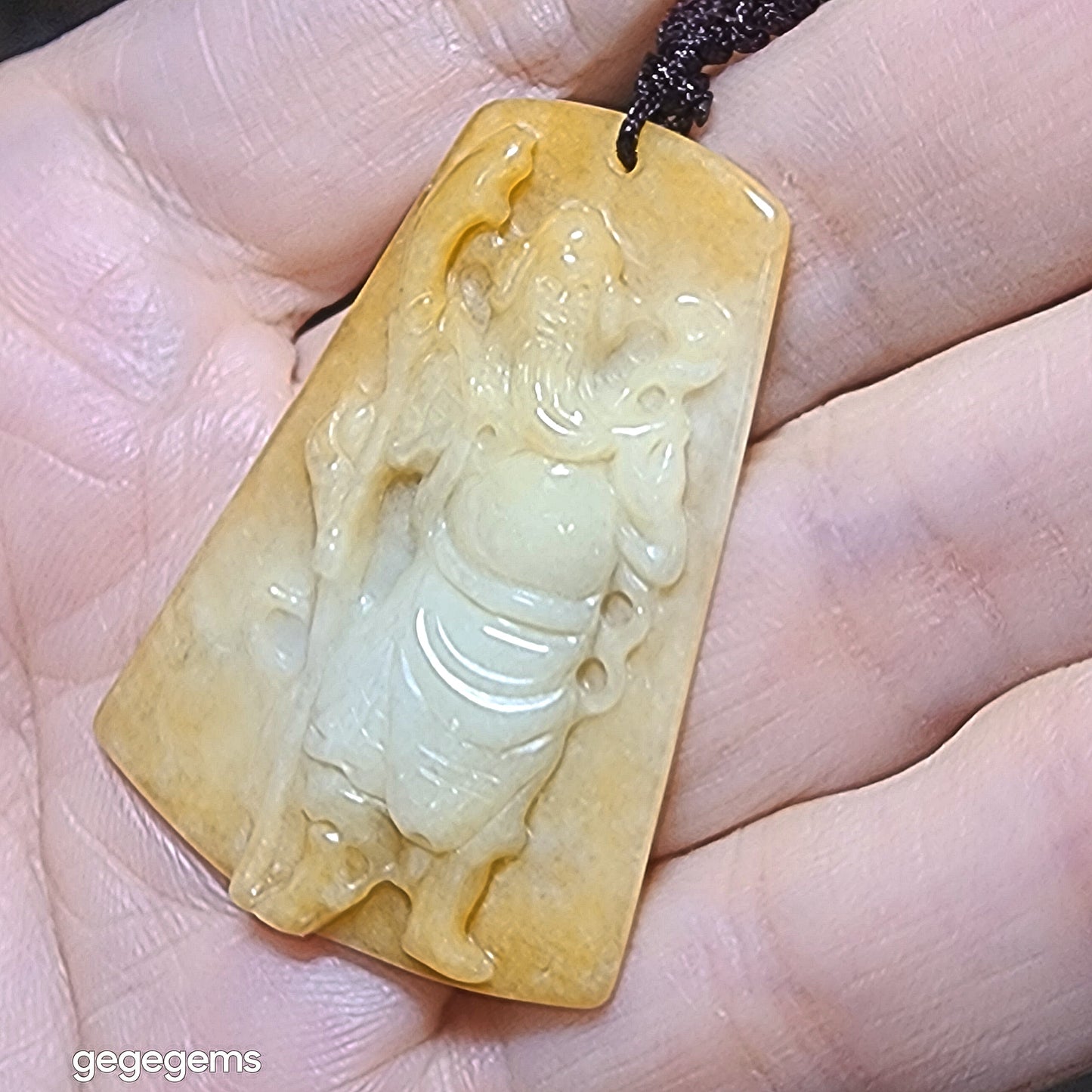 Gegegems premium Type A natural Yellow Jadeite Guan Gong (Guan Yu) Jade pendant (with certificate) [Natual Crystal] 精品翡翠A货天然黄翡关公吊坠(带证书)