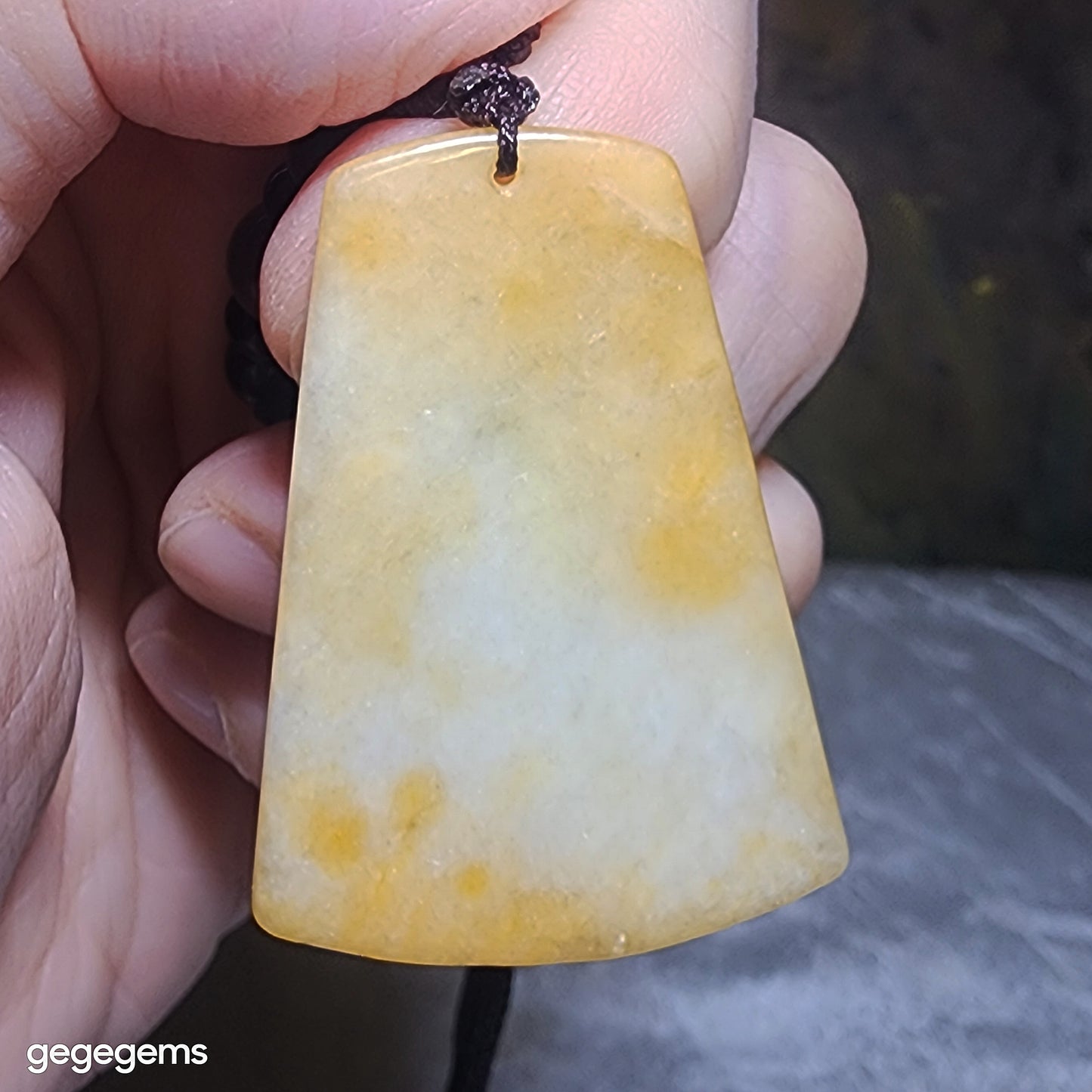 Gegegems premium Type A natural Yellow Jadeite Guan Gong (Guan Yu) Jade pendant (with certificate) [Natual Crystal] 精品翡翠A货天然黄翡关公吊坠(带证书)