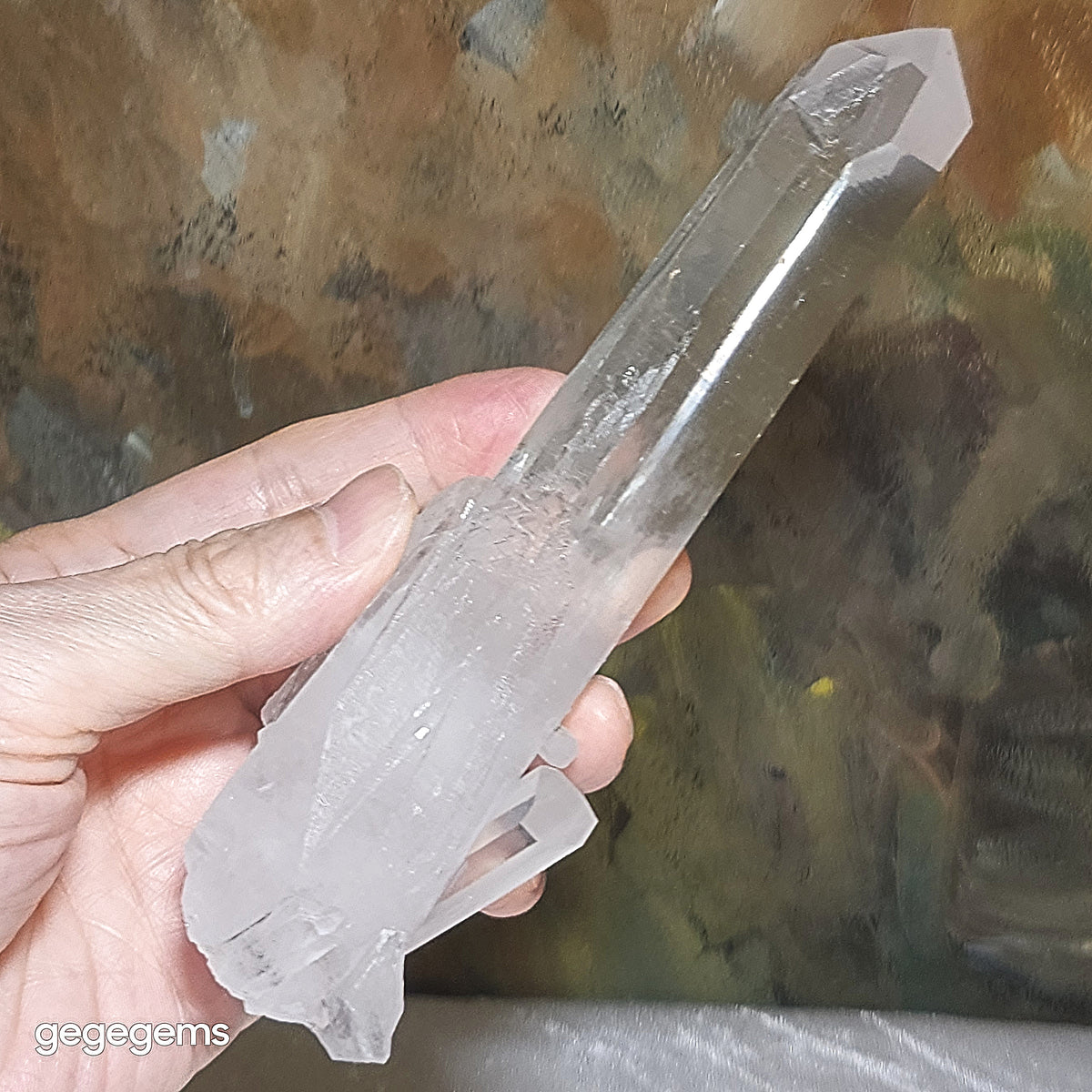 299 grams premium natural unprocessed raw Clear Quartz point rainbow reflection [Natural Crystal] 精品天然未打磨白水晶柱原石带少许彩虹