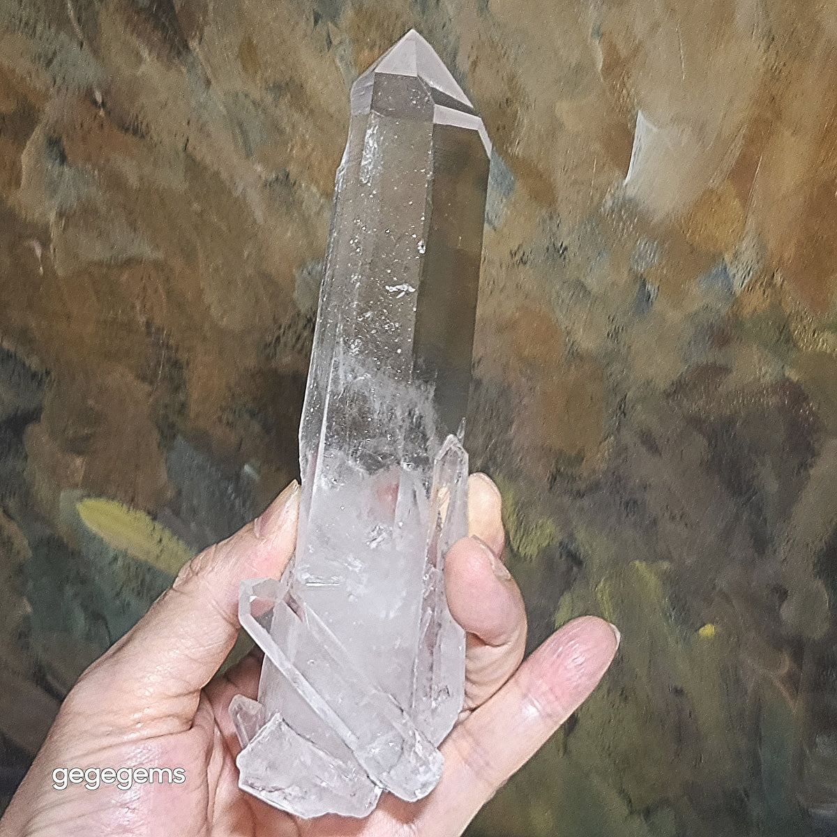 299 grams premium natural unprocessed raw Clear Quartz point rainbow reflection [Natural Crystal] 精品天然未打磨白水晶柱原石带少许彩虹