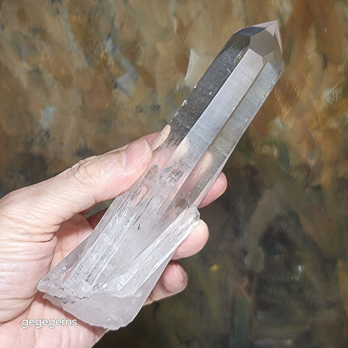 299 grams premium natural unprocessed raw Clear Quartz point rainbow reflection [Natural Crystal] 精品天然未打磨白水晶柱原石带少许彩虹