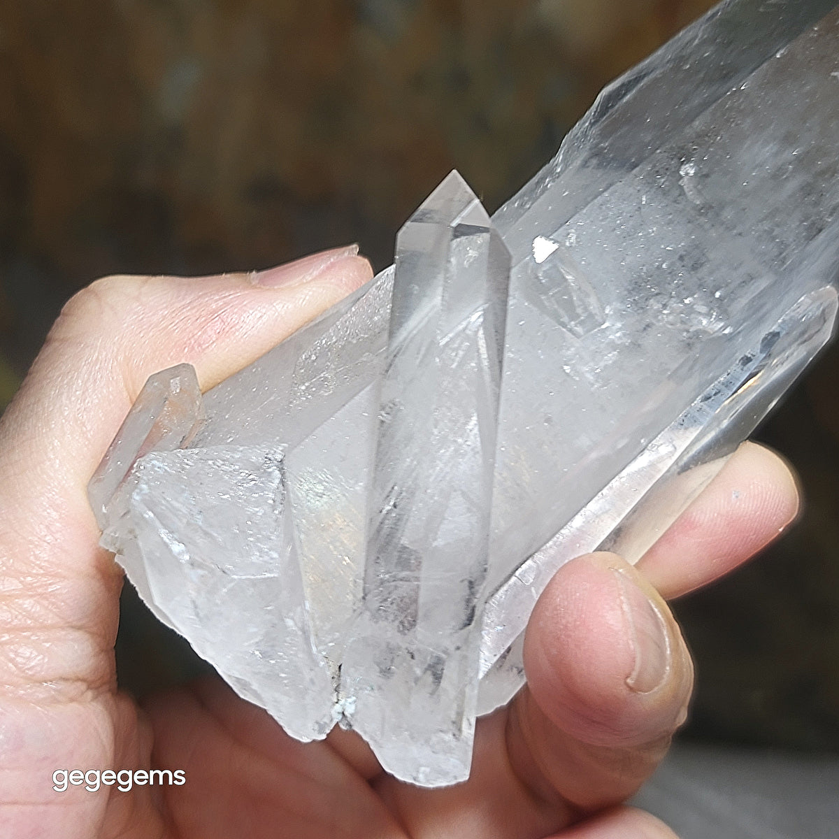 299 grams premium natural unprocessed raw Clear Quartz point rainbow reflection [Natural Crystal] 精品天然未打磨白水晶柱原石带少许彩虹