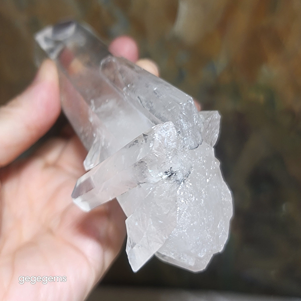 299 grams premium natural unprocessed raw Clear Quartz point rainbow reflection [Natural Crystal] 精品天然未打磨白水晶柱原石带少许彩虹