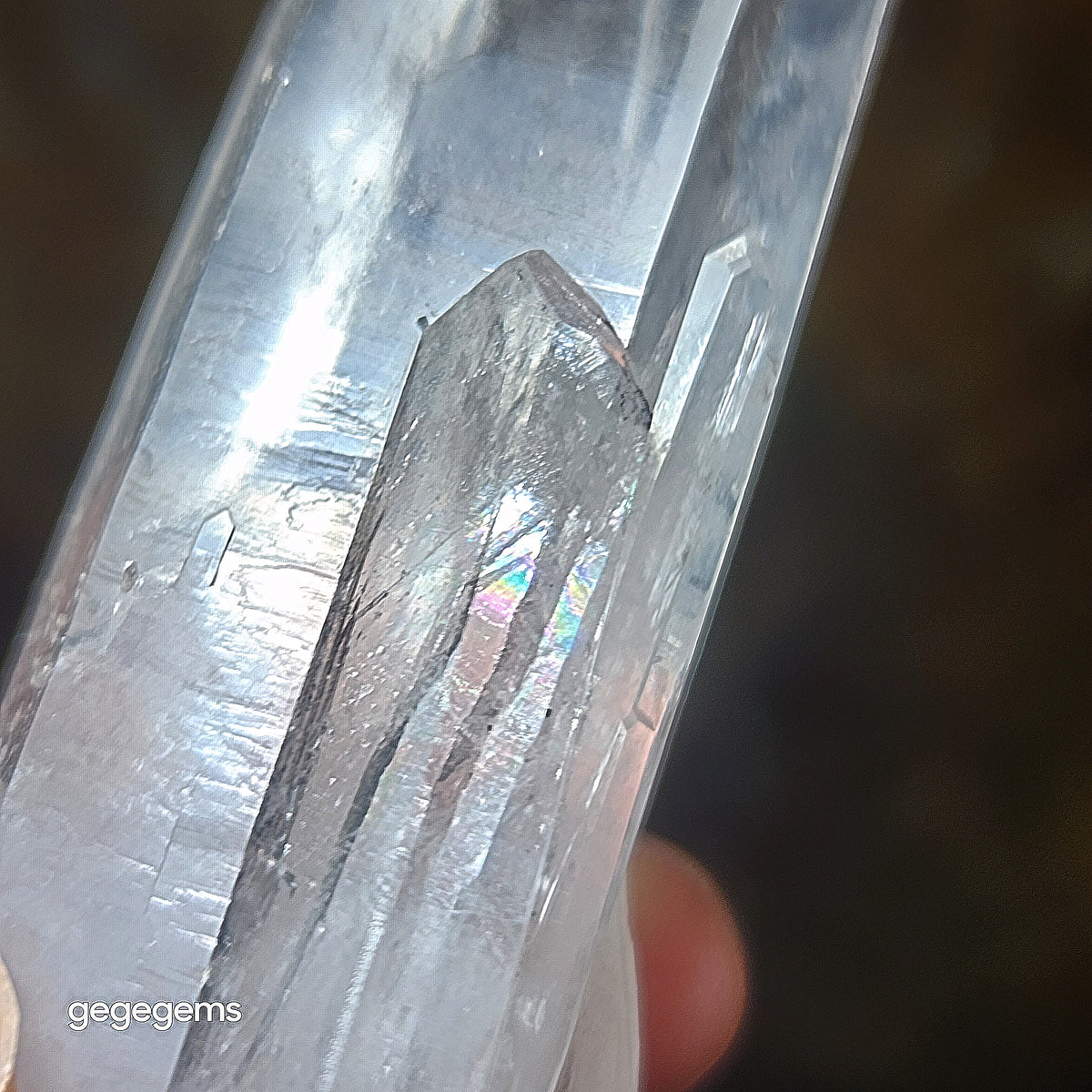 299 grams premium natural unprocessed raw Clear Quartz point rainbow reflection [Natural Crystal] 精品天然未打磨白水晶柱原石带少许彩虹