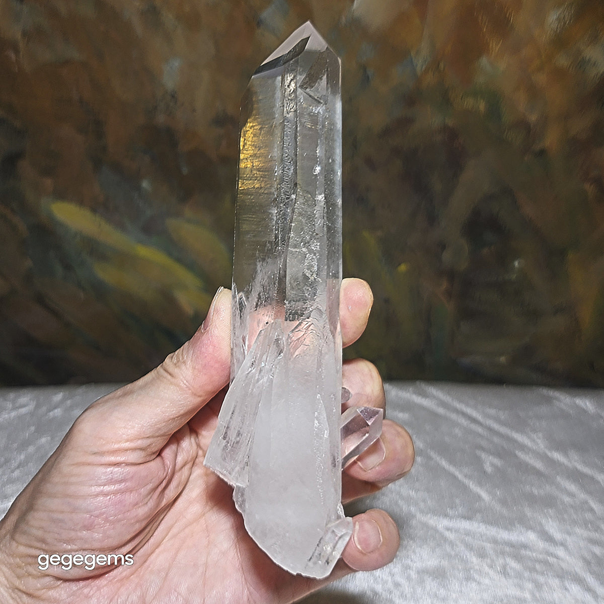 299 grams premium natural unprocessed raw Clear Quartz point rainbow reflection [Natural Crystal] 精品天然未打磨白水晶柱原石带少许彩虹