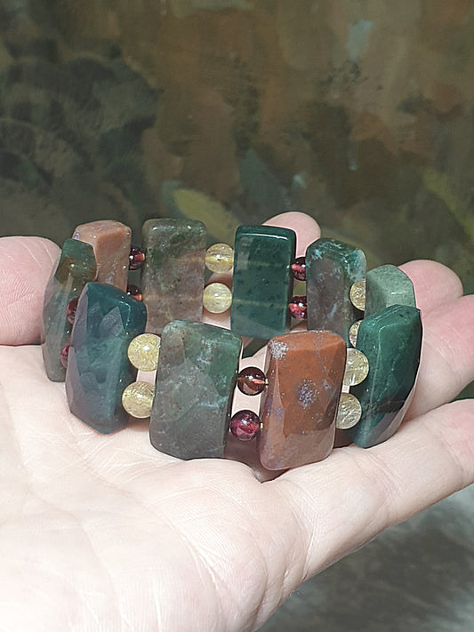 23mm Premium faceted Bloodstone with Rutilated Quartz & Garnet bracelet [Natural Crystal] 23毫米优质天然血石配金发晶石榴石手链