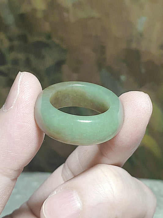 19.6mm Premium Nephrite greenish caramel brownish two tones Jade ring (with certificate) 19.6毫米和田玉且末糖青白双色戒指(带证书)