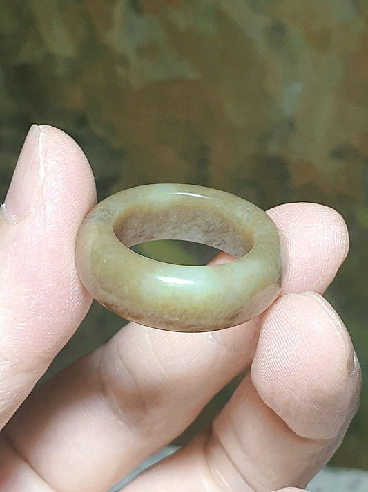 19.5mm Premium Nephrite caramel brownish whitish Jade ring (with certificate) 19.5毫米和田玉且末糖白戒指(带证书)