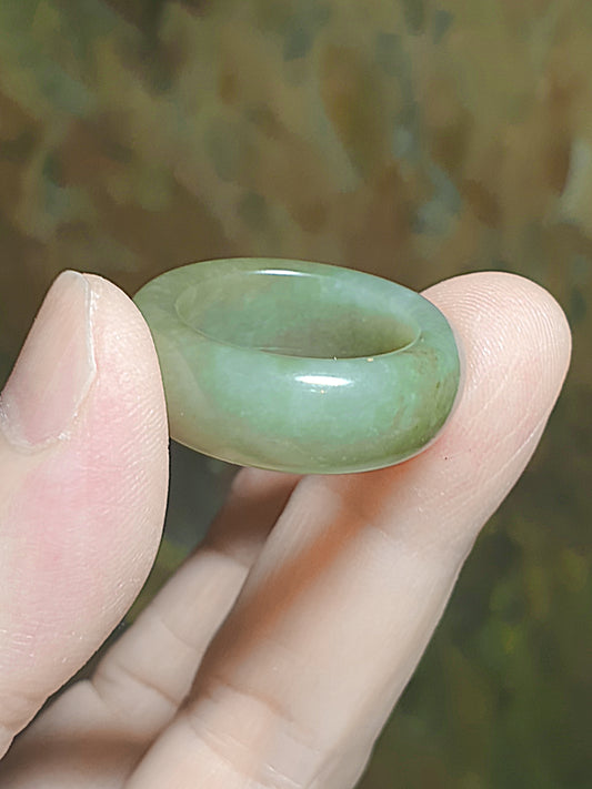 19.6mm Premium Nephrite greenish with a bit of caramel brownish Jade ring (with certificate) 19.6毫米和田玉且末青白帶小许糖戒指(带证书)