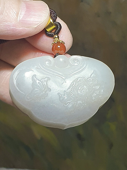 Premium Nephrite light smoky grey Butterfly & Peony Ruyi Jade pendant/handheld (with certificate) 和田玉淡烟灰蝴蝶牡丹花(蝶恋花花开富贵)如意吊坠/小手把(带证书)