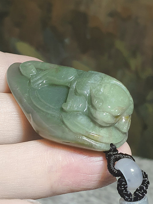 Hetian Pebble Nephrite Ruyi Pi Xiu Jade pendant (with certificate) [Natural Crystal] 和田玉籽玉如意貔貅吊坠带证书)