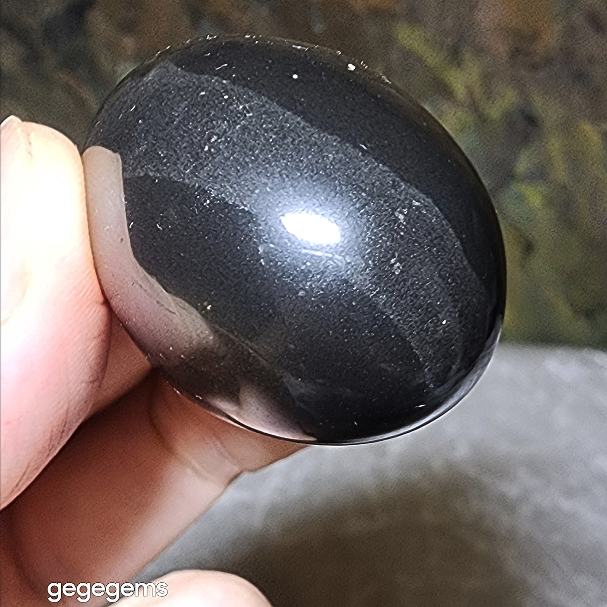 4.5cm Narmada Black Shiva Lingam handheld [Natural Crystal]
