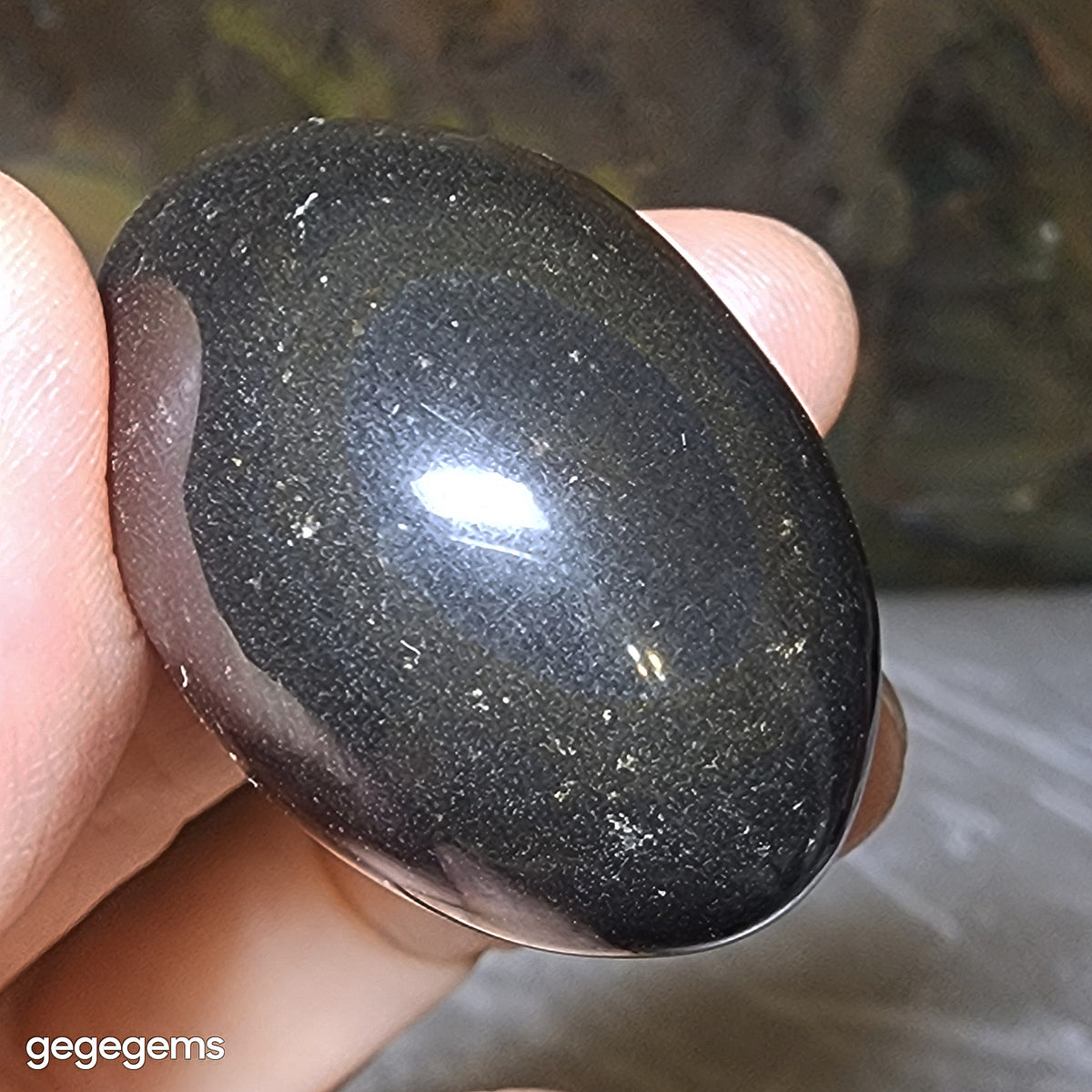 4.2cm Narmada Black Shiva Lingam handheld [Natural Crystal]