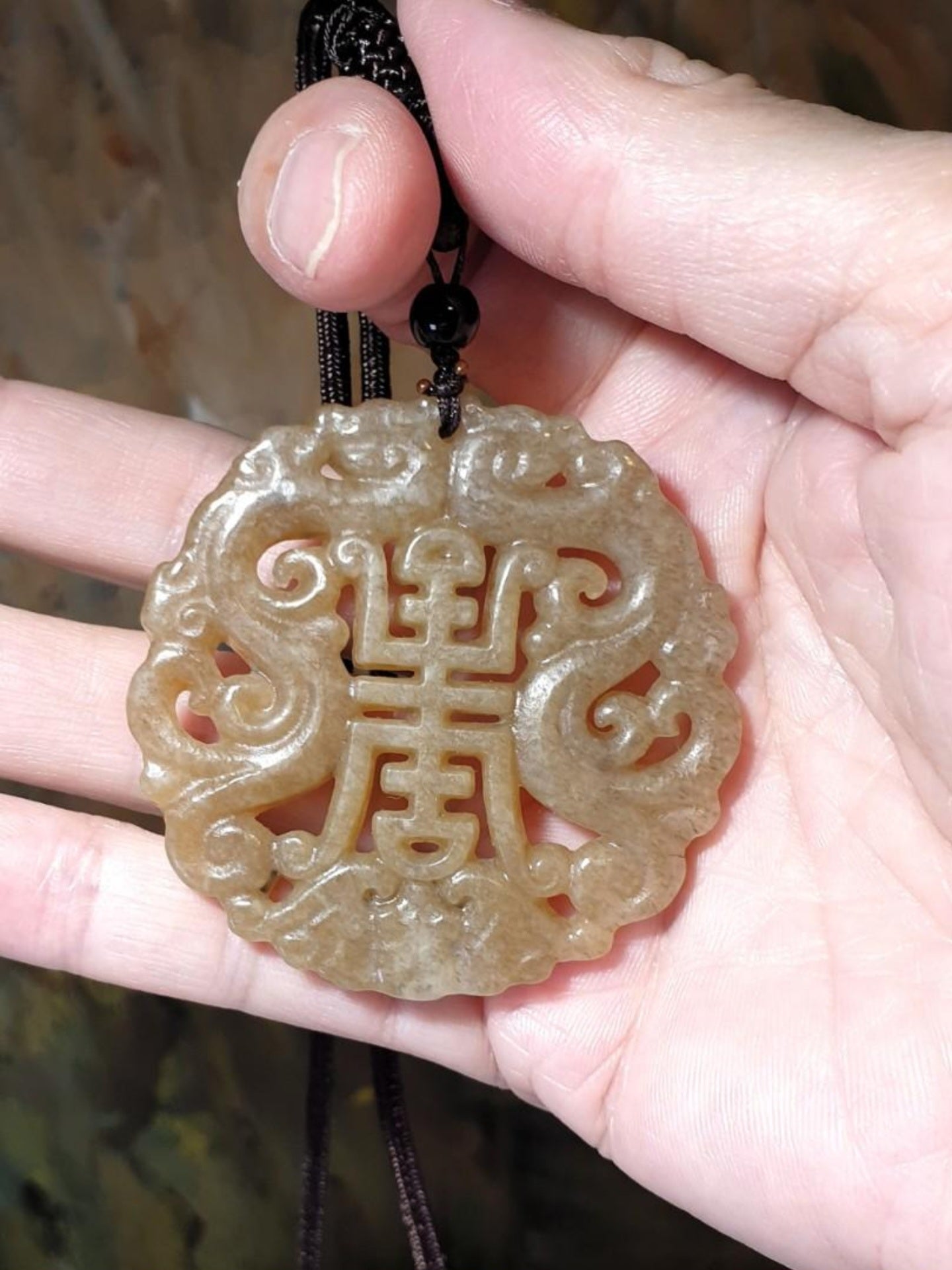 Premium caramel brown Nephrite pendant hollowed out and carved on both sides double dragons, bat and "longevity (寿) in ancient Chinese characters (with certificate) 和田玉且末全糖吊坠(镂空双面刻双龙、蝙蝠与小篆体"寿")(带证书)