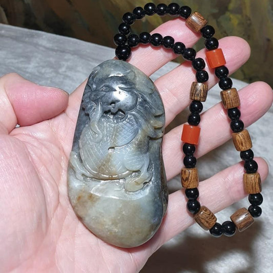 Premium 118 grams Hetian Pebble Nephrite Qinghua (black & white) hand carved Dragon Jade handheld (with certificate) 优质和田籽玉青花(黑白)手工雕刻龙手把(带证书)