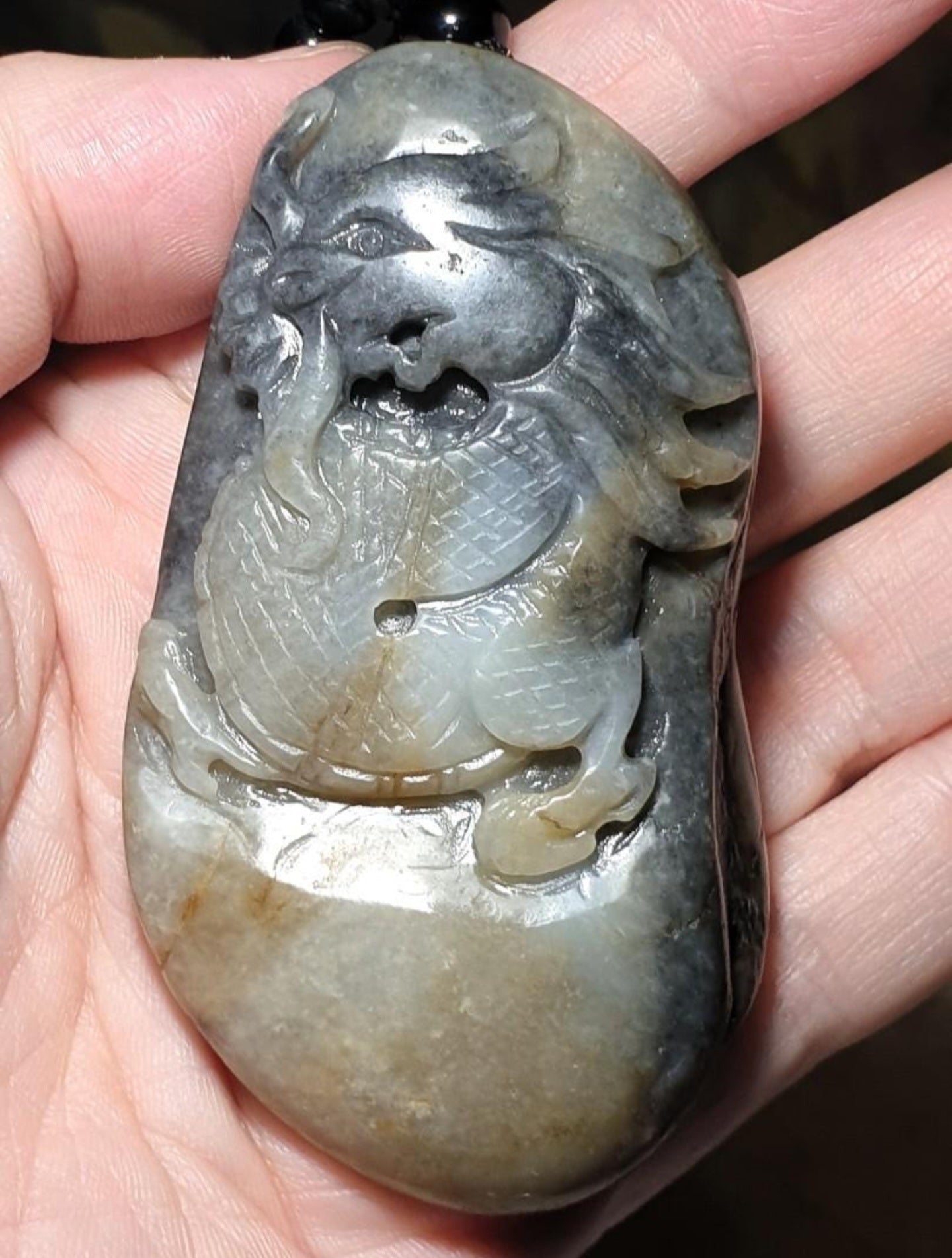 Premium 118 grams Hetian Pebble Nephrite Qinghua (black & white) hand carved Dragon Jade handheld (with certificate) 优质和田籽玉青花(黑白)手工雕刻龙手把(带证书)