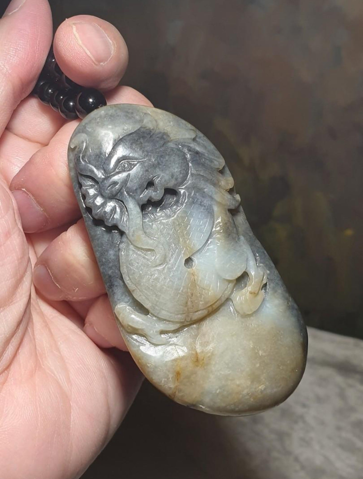 Premium 118 grams Hetian Pebble Nephrite Qinghua (black & white) hand carved Dragon Jade handheld (with certificate) 优质和田籽玉青花(黑白)手工雕刻龙手把(带证书)