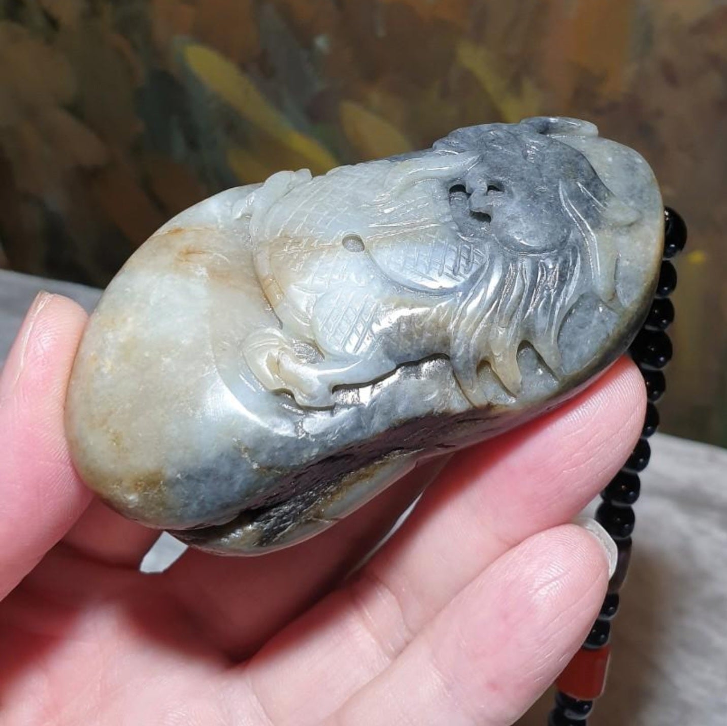 Premium 118 grams Hetian Pebble Nephrite Qinghua (black & white) hand carved Dragon Jade handheld (with certificate) 优质和田籽玉青花(黑白)手工雕刻龙手把(带证书)