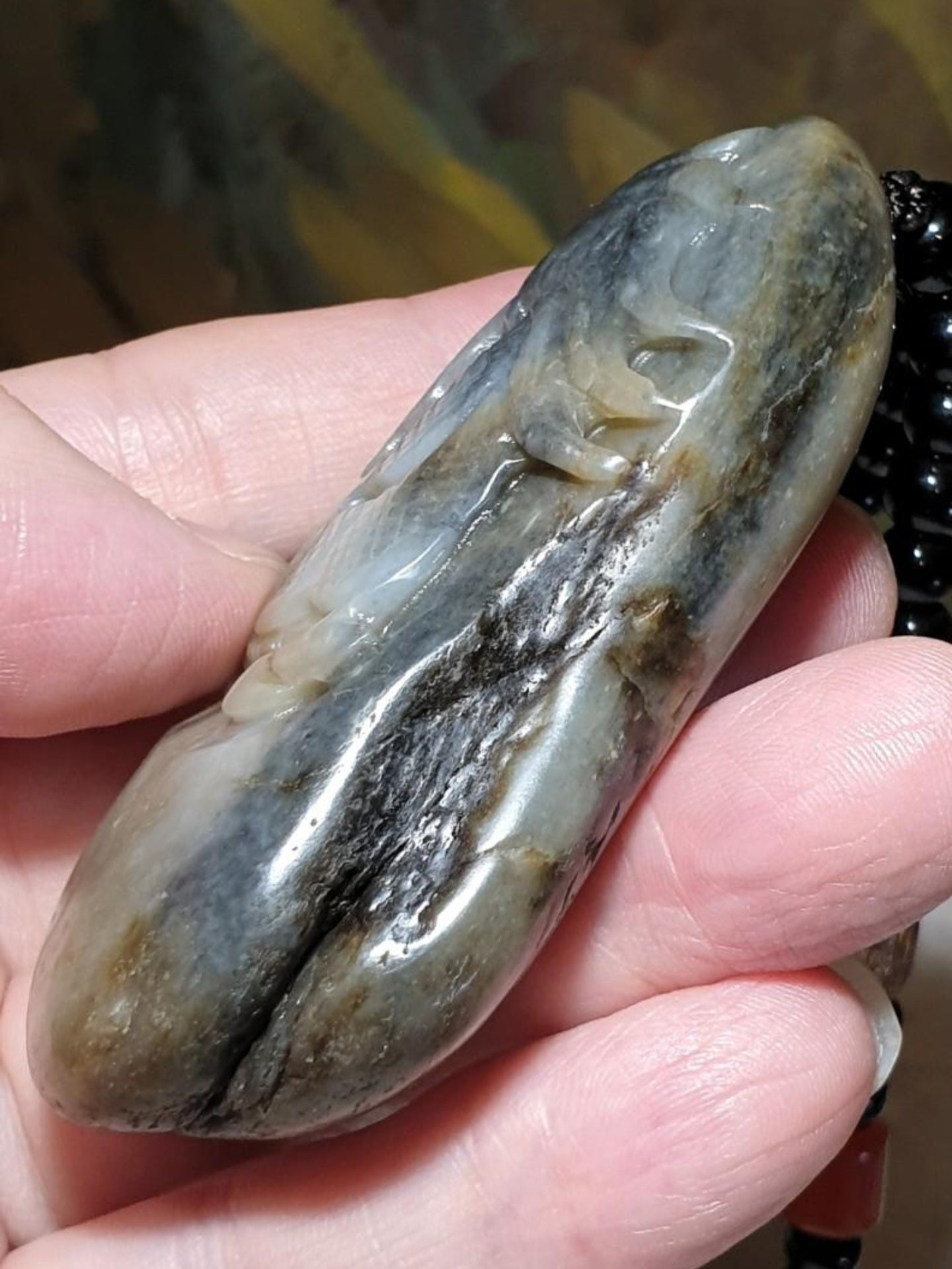 Premium 118 grams Hetian Pebble Nephrite Qinghua (black & white) hand carved Dragon Jade handheld (with certificate) 优质和田籽玉青花(黑白)手工雕刻龙手把(带证书)