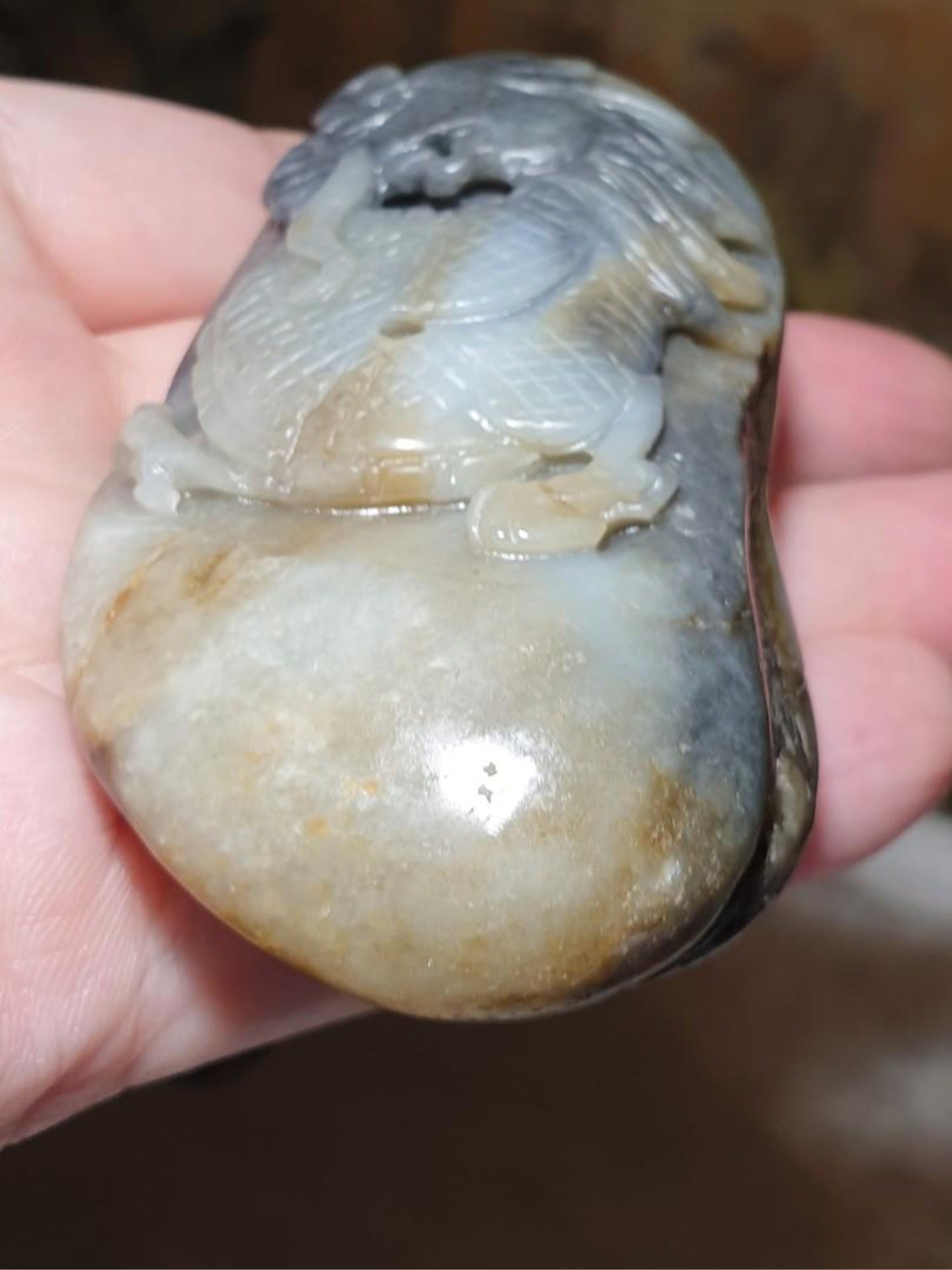 Premium 118 grams Hetian Pebble Nephrite Qinghua (black & white) hand carved Dragon Jade handheld (with certificate) 优质和田籽玉青花(黑白)手工雕刻龙手把(带证书)
