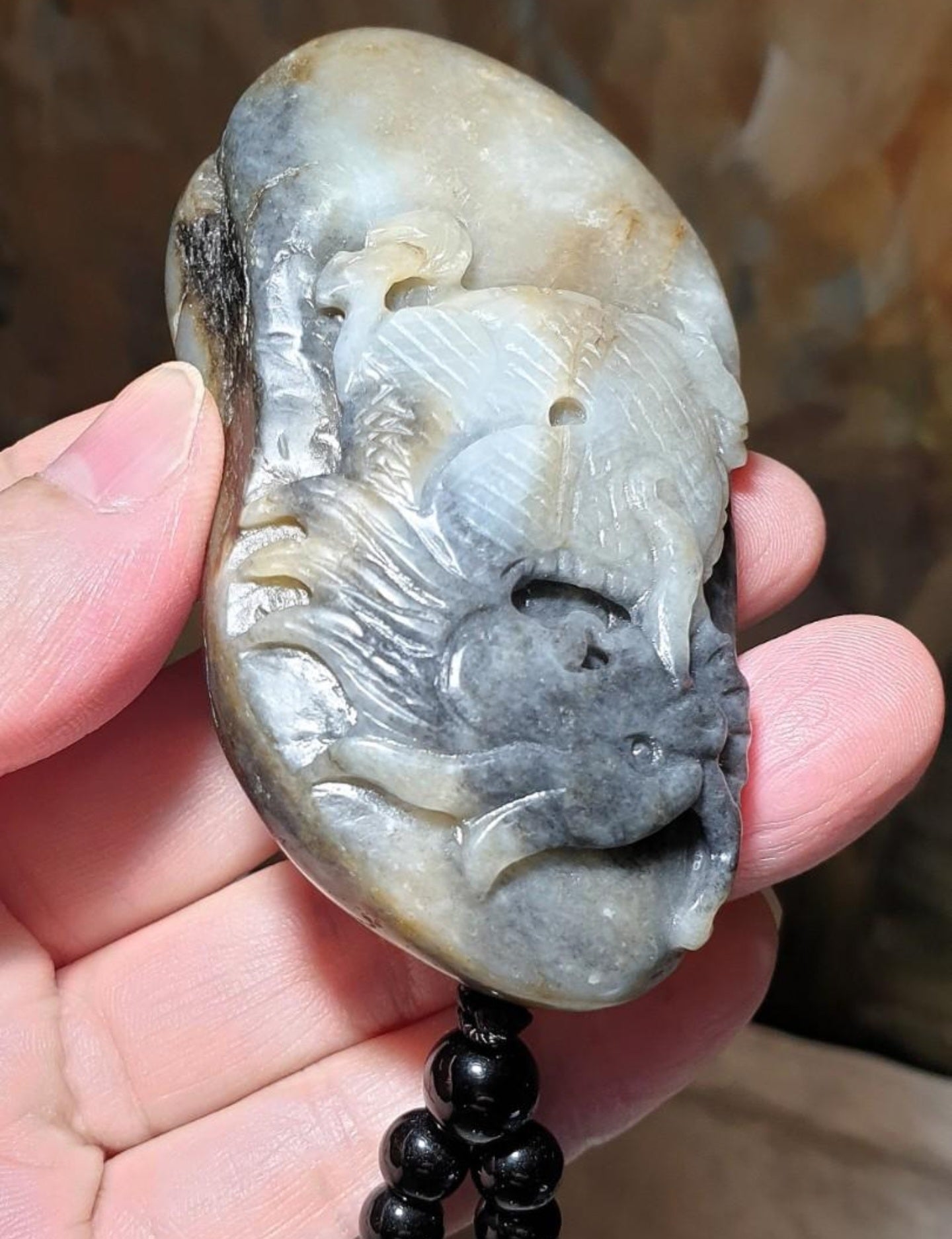 Premium 118 grams Hetian Pebble Nephrite Qinghua (black & white) hand carved Dragon Jade handheld (with certificate) 优质和田籽玉青花(黑白)手工雕刻龙手把(带证书)