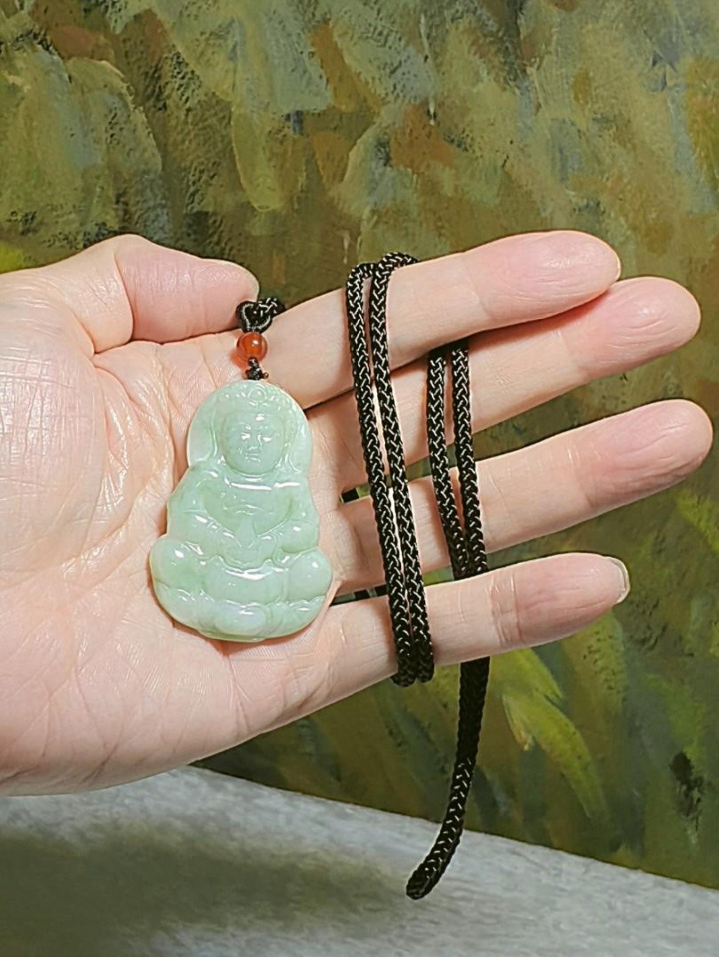 Natural untreated Burma Jade (Type A Jadeite) pea green Guan Yin pendant (with certificate) [Natural Crystal] 翡翠A货豆绿观音吊坠(带证书)