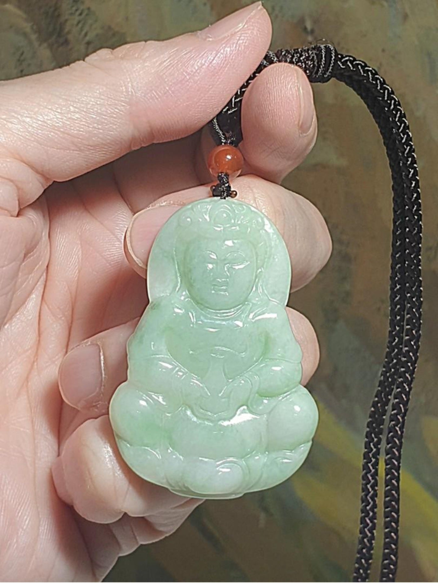 Natural untreated Burma Jade (Type A Jadeite) pea green Guan Yin pendant (with certificate) [Natural Crystal] 翡翠A货豆绿观音吊坠(带证书)