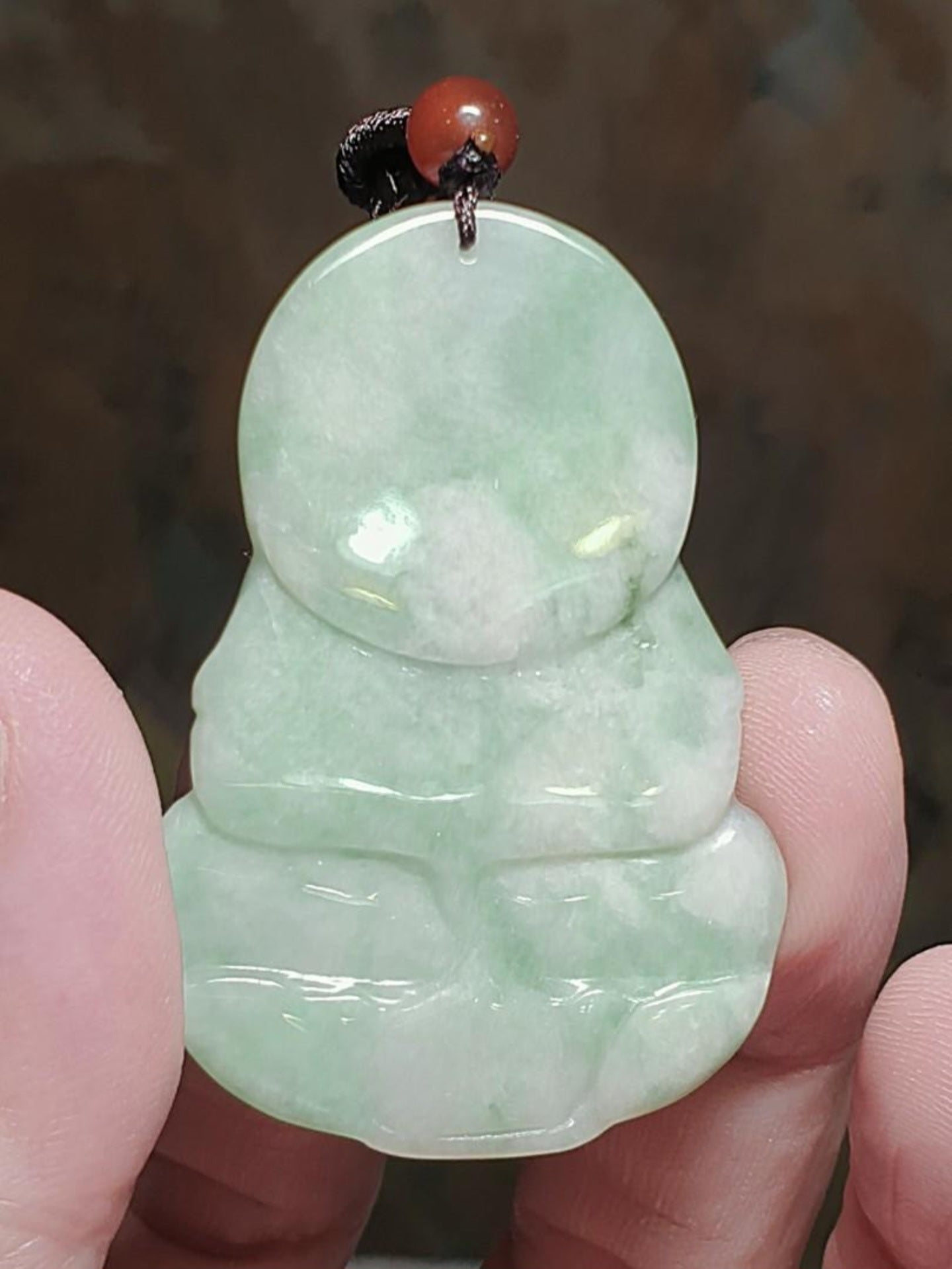 Natural untreated Burma Jade (Type A Jadeite) pea green Guan Yin pendant (with certificate) [Natural Crystal] 翡翠A货豆绿观音吊坠(带证书)
