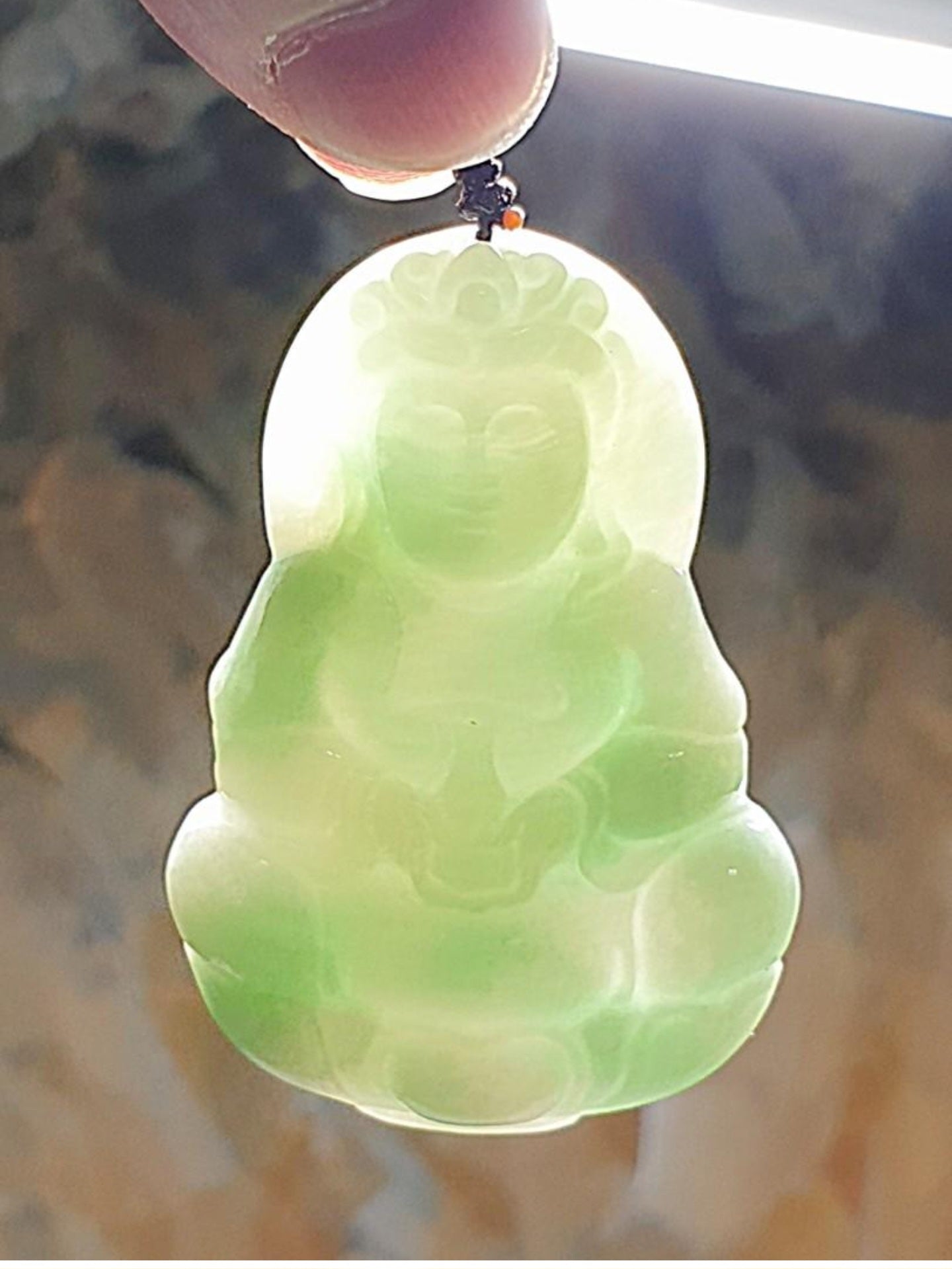Natural untreated Burma Jade (Type A Jadeite) pea green Guan Yin pendant (with certificate) [Natural Crystal] 翡翠A货豆绿观音吊坠(带证书)