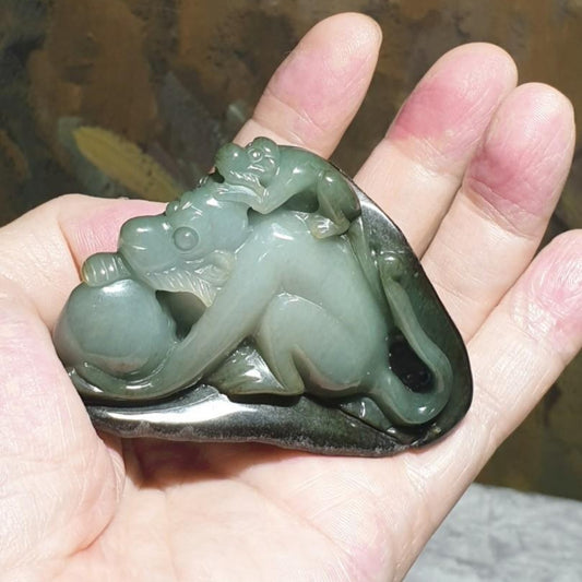 Type A Jadeite with Jade Skin light green Two Monkeys handheld decor display (with certificate) 翡翠浅绿带原玉皮双猴子把件小摆件(带证书)