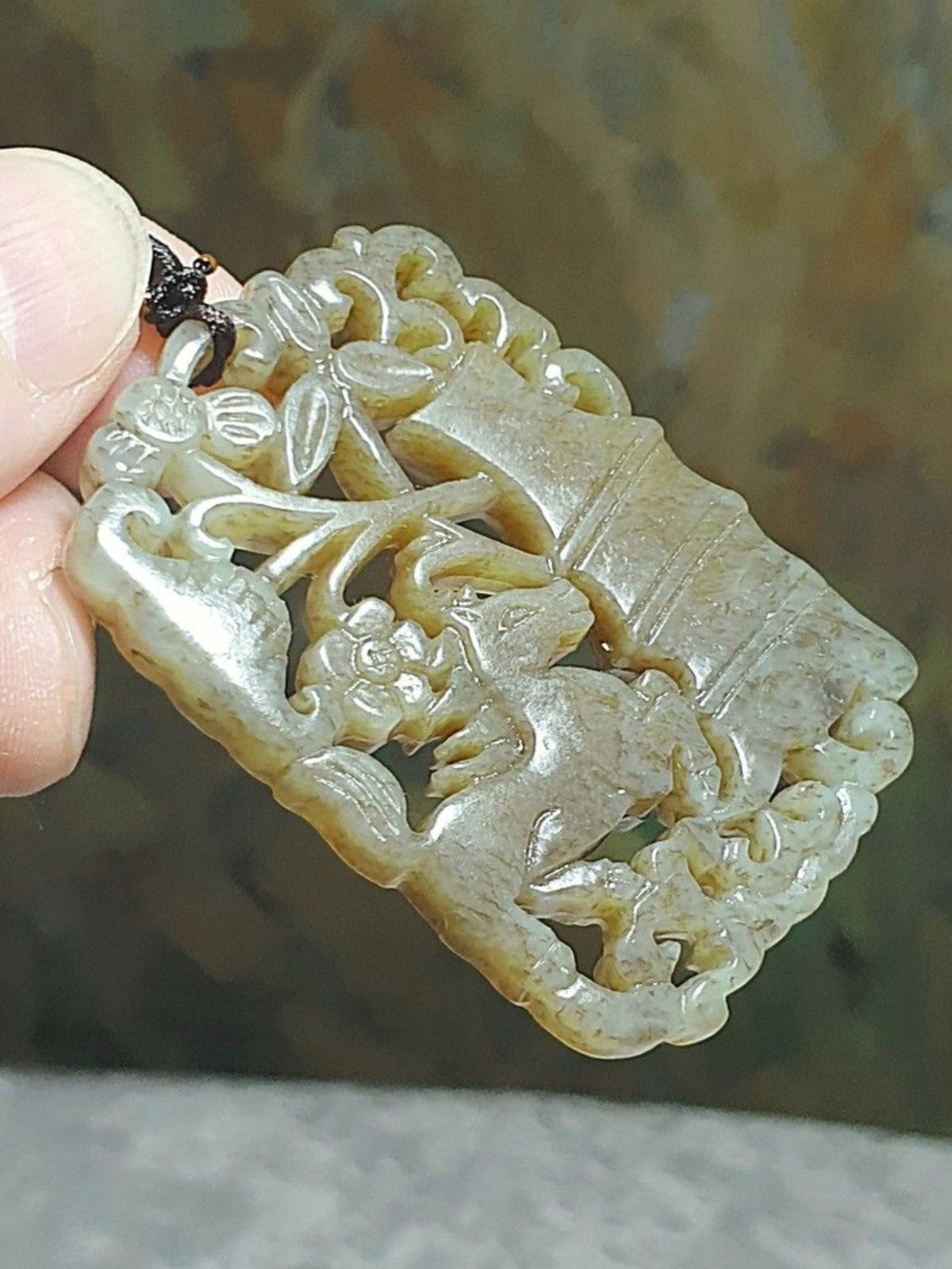 Premium Nephrite caramel brown Plum Blossom, Bamboo & Horse Jade pendant (with certificate) 优质和田玉且末全糖青梅竹马(梅花竹马)吊坠(带证书)