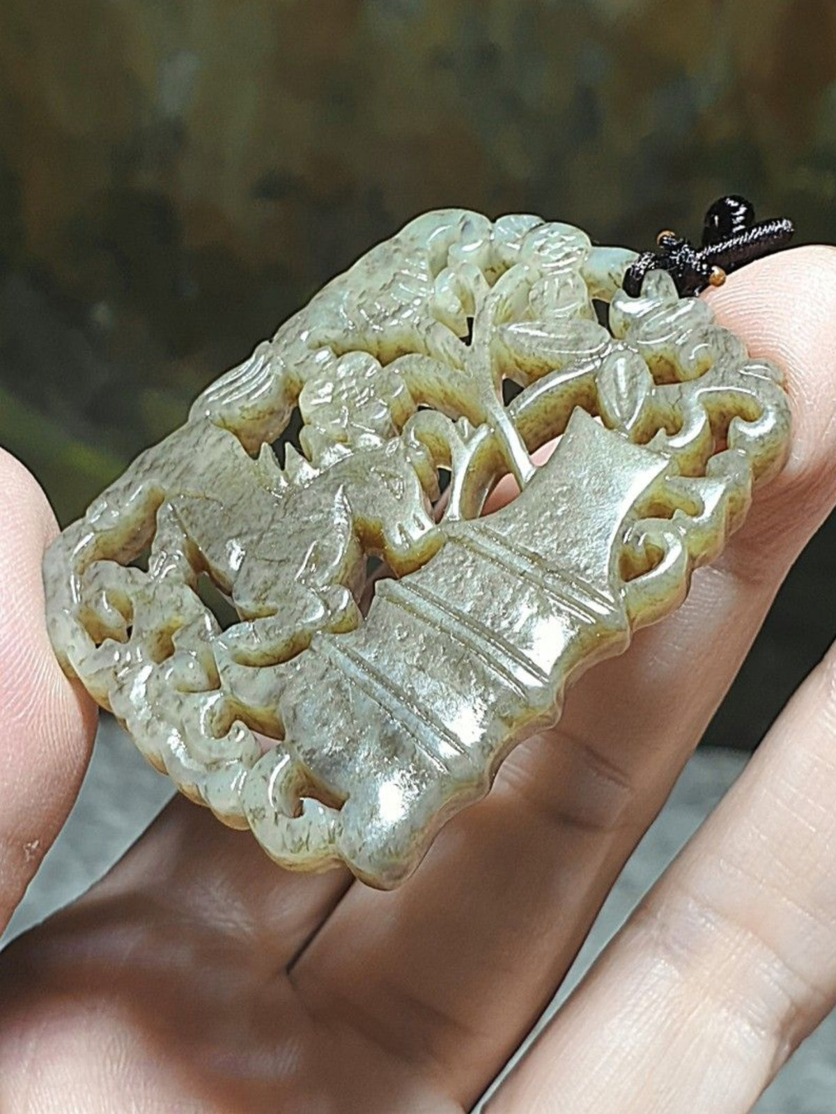 Premium Nephrite caramel brown Plum Blossom, Bamboo & Horse Jade pendant (with certificate) 优质和田玉且末全糖青梅竹马(梅花竹马)吊坠(带证书)