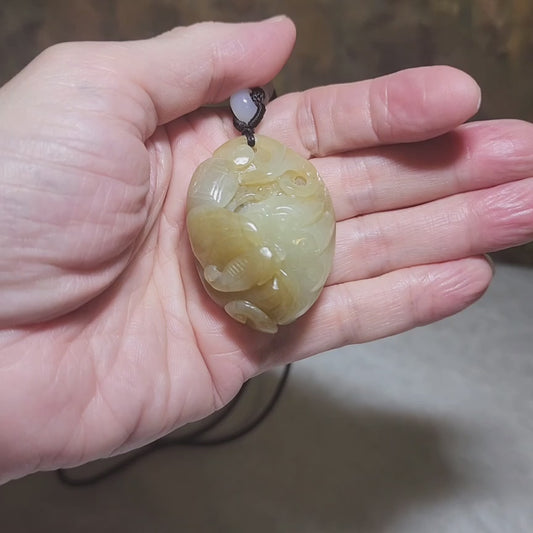 Gegegems Collection Premium Nephrite multiple tones caramel brown & whitish Bat, Lotus Pod, Ganoderma, Ruyi & Ancient Coin Jade pendant (with certificate) 和田玉且末糖白渐变色蝙蝠莲蓬灵芝如意铜钱吊坠(带证书)