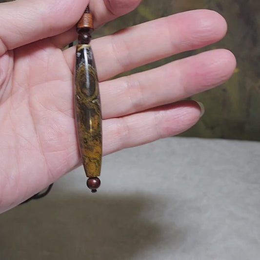 59.3mm Tibetan Meng Tianzhu Natural Eyes 3 Eyes Dzi pendant 59.3毫米九眼页岩蒙天珠天眼三眼吊坠