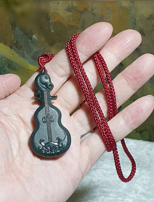 Premium deep green Nephrite double sides carvings Horsehead Fiddle (Morin Khuur) decorated with Pi Xiu pendant (with certificate) [Natural Crystal] 和田玉塔青墨绿双面雕刻马头琴貔貅吊坠(带证书)