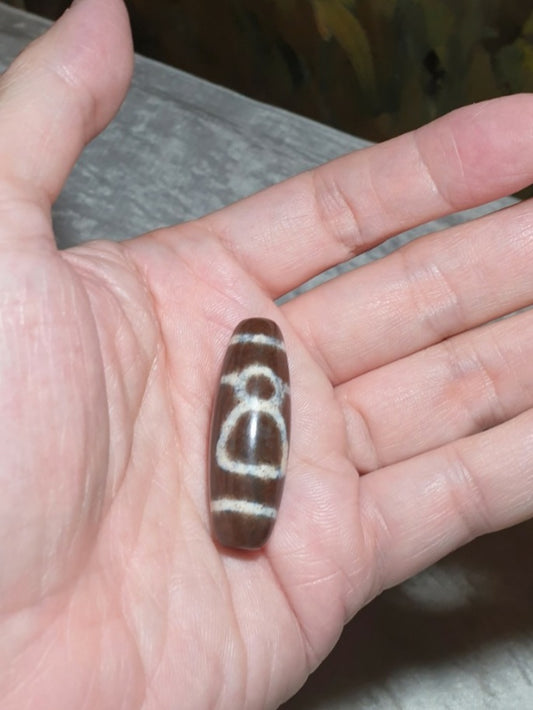 Aged Tibetan Xang Xung (Zhang Zhung) God of Wealth Dzi with red spots (with certificate, necklace string) [Natural Crystal] 西藏老矿象雄满朱砂财神天珠(带证书送项链绳)