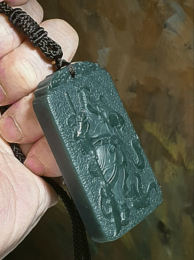 Premium natural deep greenish Nephrite double sides carvings Guan Gong (Guan Yu) pendant/handheld (with certificate) [Natural Crystal] 和田玉塔青深绿双面雕刻忠义护国关公吊坠/手把(带证书) ~~~ 神威遠鎮協天護國, 心昭日月忠義千秋。