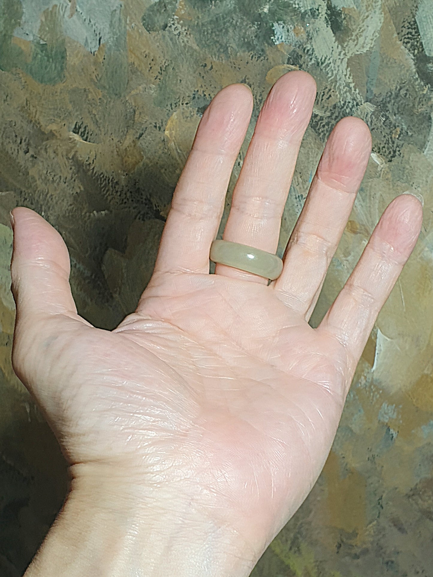 19.7mm Premium Nephrite natural light green with slight yellow hue Jade ring/small thumb ring (with certificate) 19.7毫米和田玉天然浅青带微黄戒指/小扳指(带证书)