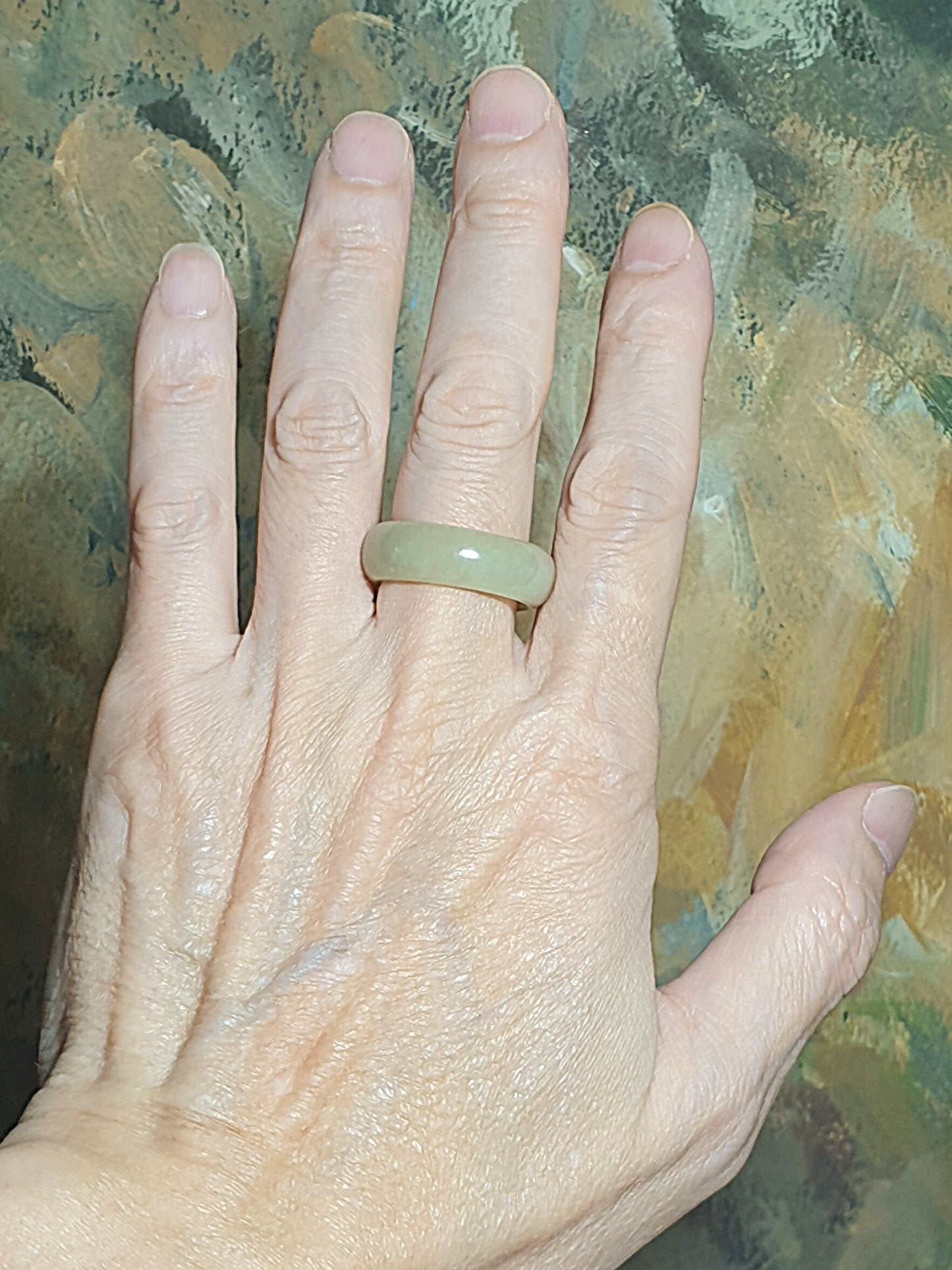 19.7mm Premium Nephrite natural light green with slight yellow hue Jade ring/small thumb ring (with certificate) 19.7毫米和田玉天然浅青带微黄戒指/小扳指(带证书)