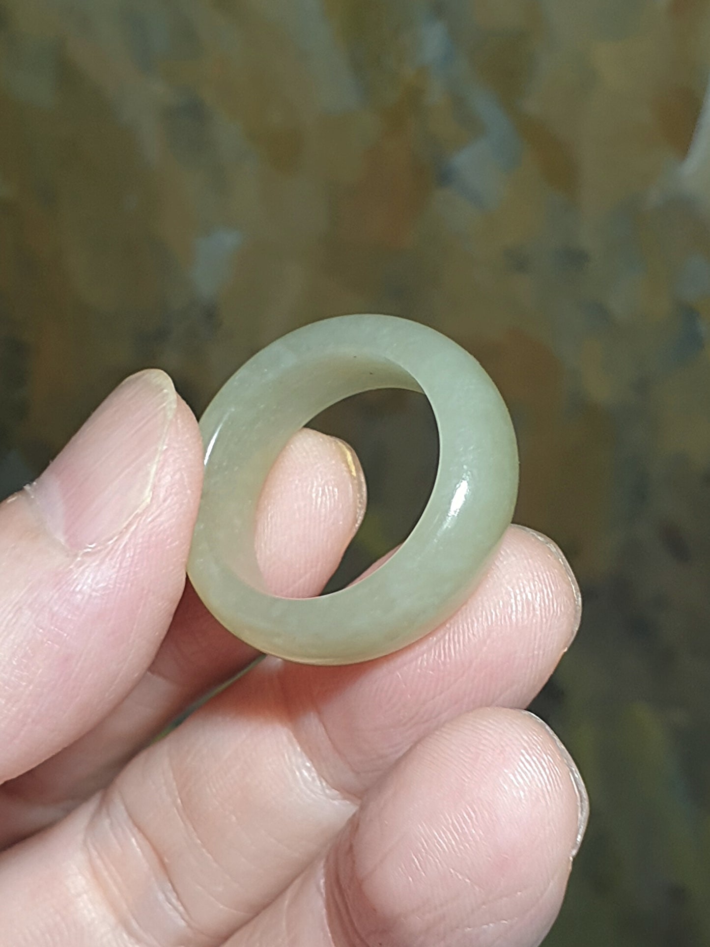 19.7mm Premium Nephrite natural light green with slight yellow hue Jade ring/small thumb ring (with certificate) 19.7毫米和田玉天然浅青带微黄戒指/小扳指(带证书)
