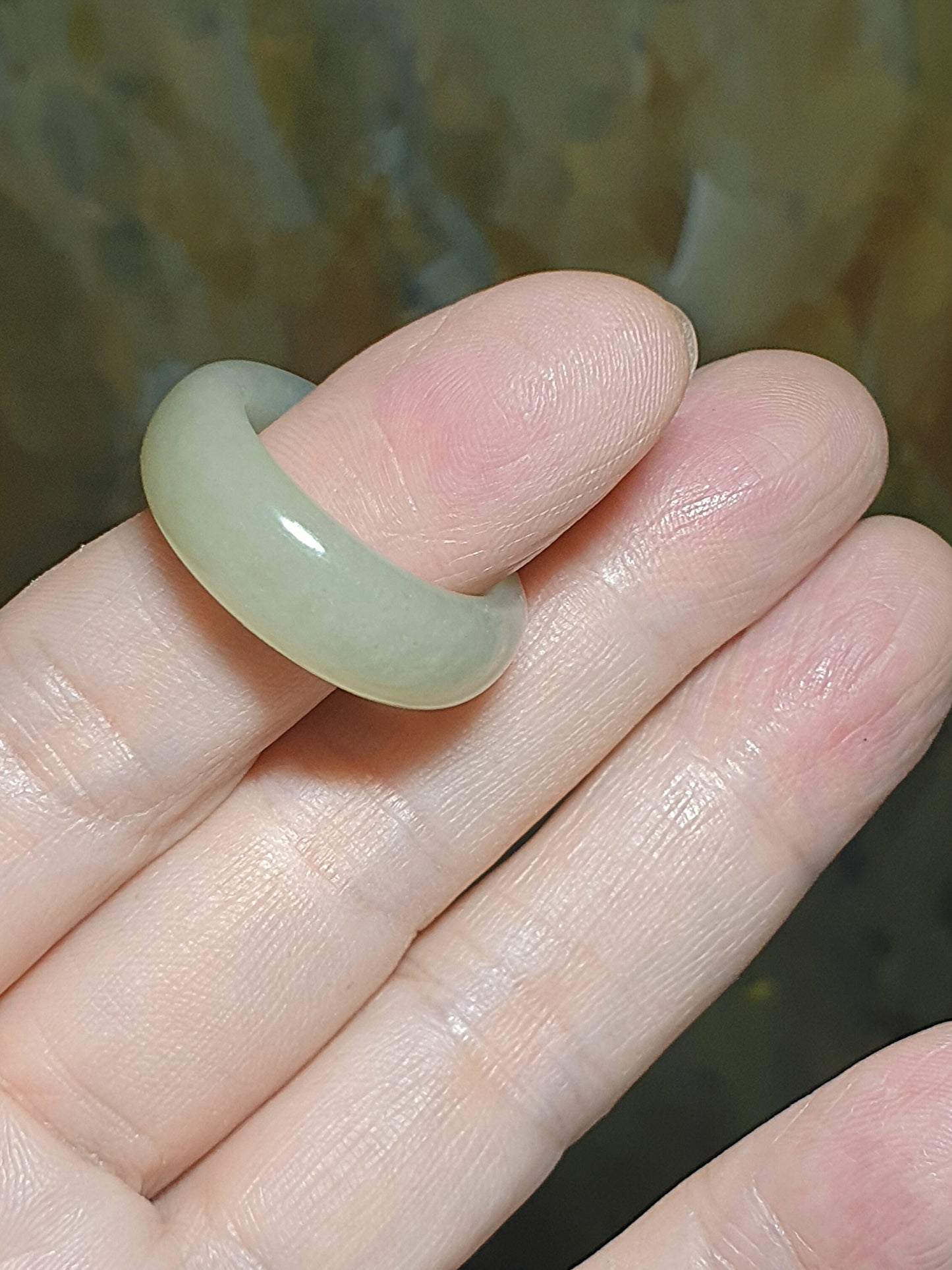 19.7mm Premium Nephrite natural light green with slight yellow hue Jade ring/small thumb ring (with certificate) 19.7毫米和田玉天然浅青带微黄戒指/小扳指(带证书)