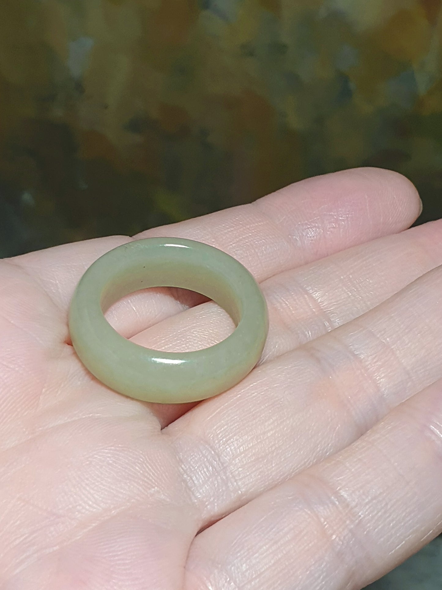 19.7mm Premium Nephrite natural light green with slight yellow hue Jade ring/small thumb ring (with certificate) 19.7毫米和田玉天然浅青带微黄戒指/小扳指(带证书)