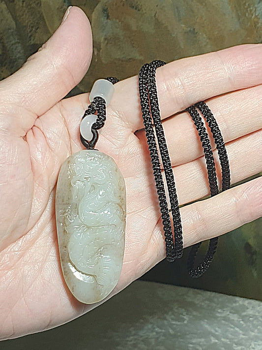 Premium Nephrite white and caramel brown 2 colors Dragon (front) and Lotus (back) Jade pendant (with certificate) [Natural Crystal] 和田玉糖白双色飞龙在天(正面)莲花(背面)吊坠(带证书)