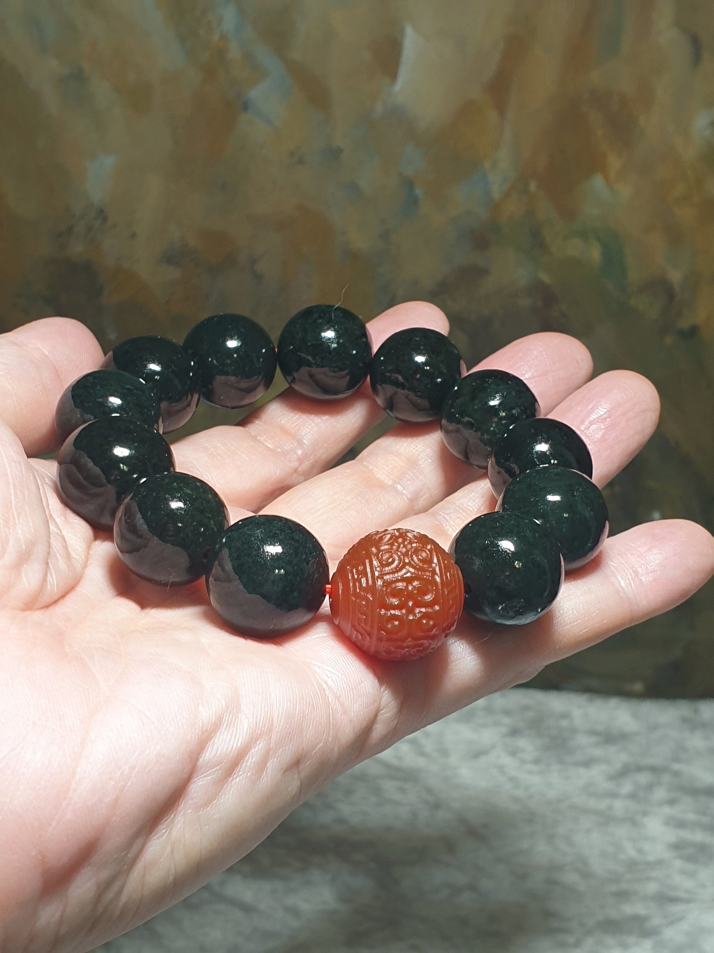 Rare 18.5mm big size aged Baoshan Nan Hong carved "Hui Wen" and 17.5mm deep olive green Nephrite bracelet/handheld (Nephrite comes with certificate) [Natural Crystal] 罕見老矿大尺寸18.5毫米保山南红雕刻回纹配17.5毫米深橄榄绿和田玉手链/手持(带和田玉证书)