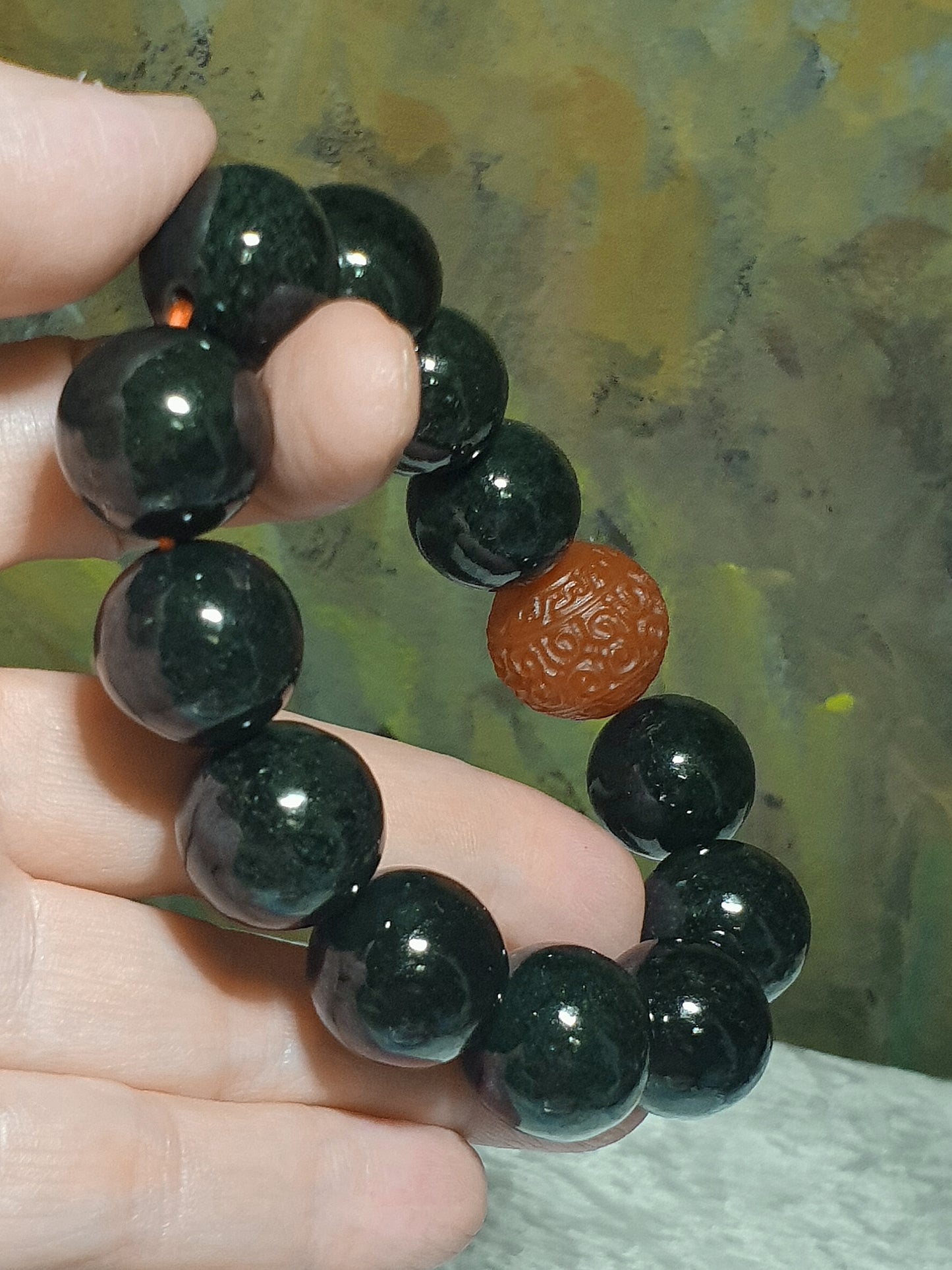 Rare 18.5mm big size aged Baoshan Nan Hong carved "Hui Wen" and 17.5mm deep olive green Nephrite bracelet/handheld (Nephrite comes with certificate) [Natural Crystal] 罕見老矿大尺寸18.5毫米保山南红雕刻回纹配17.5毫米深橄榄绿和田玉手链/手持(带和田玉证书)