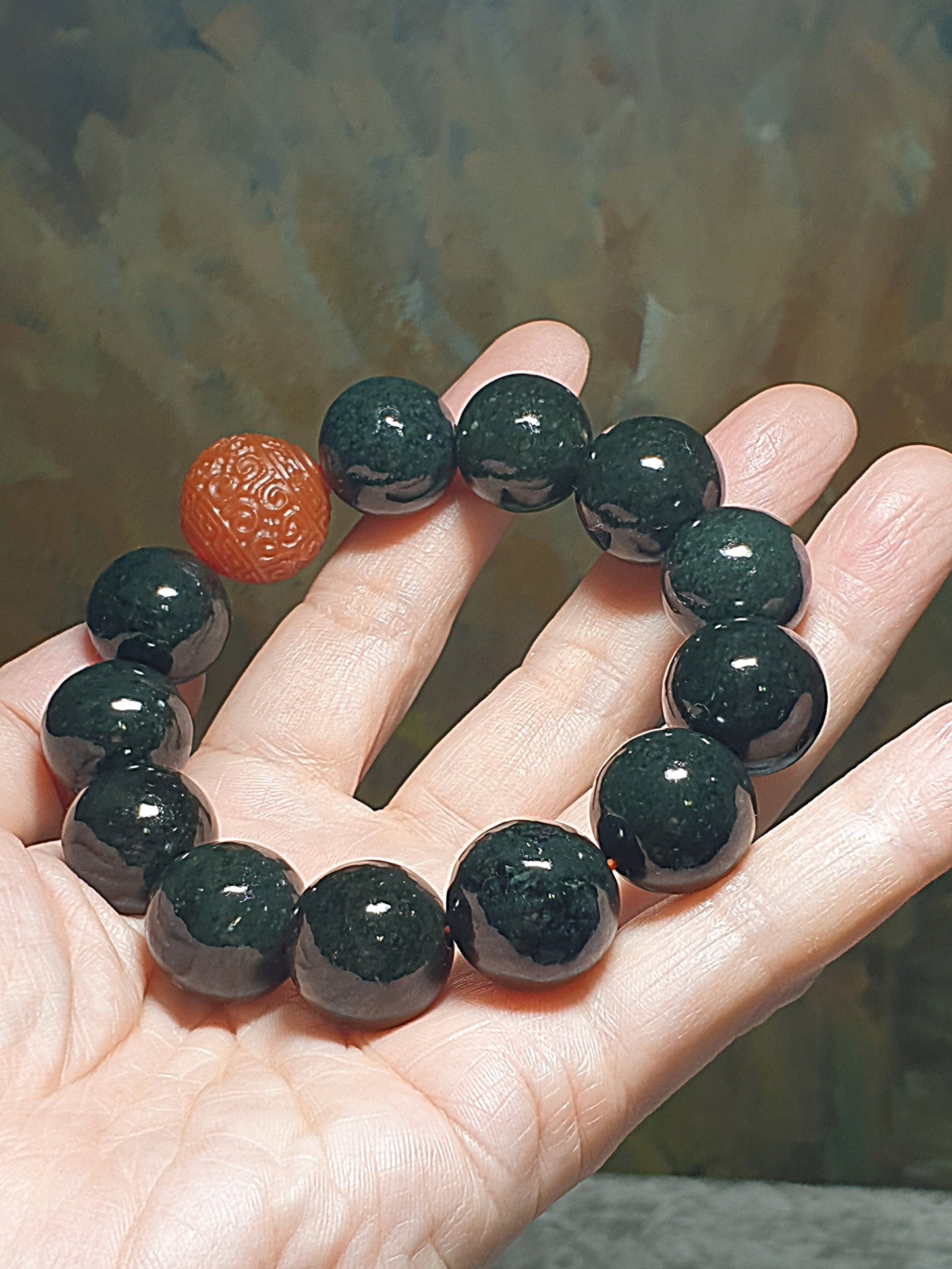 Rare 18.5mm big size aged Baoshan Nan Hong carved "Hui Wen" and 17.5mm deep olive green Nephrite bracelet/handheld (Nephrite comes with certificate) [Natural Crystal] 罕見老矿大尺寸18.5毫米保山南红雕刻回纹配17.5毫米深橄榄绿和田玉手链/手持(带和田玉证书)