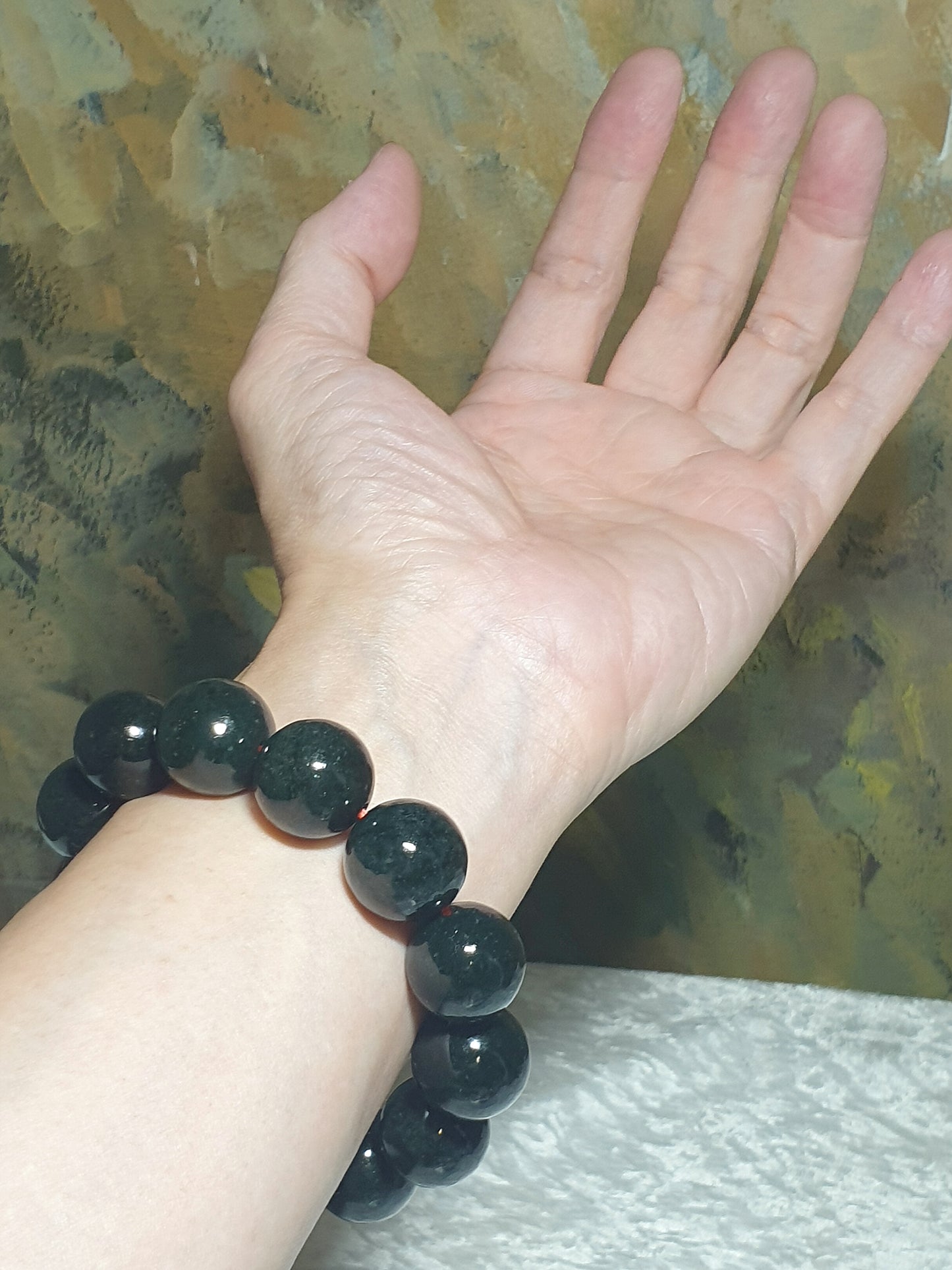 Rare 18.5mm big size aged Baoshan Nan Hong carved "Hui Wen" and 17.5mm deep olive green Nephrite bracelet/handheld (Nephrite comes with certificate) [Natural Crystal] 罕見老矿大尺寸18.5毫米保山南红雕刻回纹配17.5毫米深橄榄绿和田玉手链/手持(带和田玉证书)