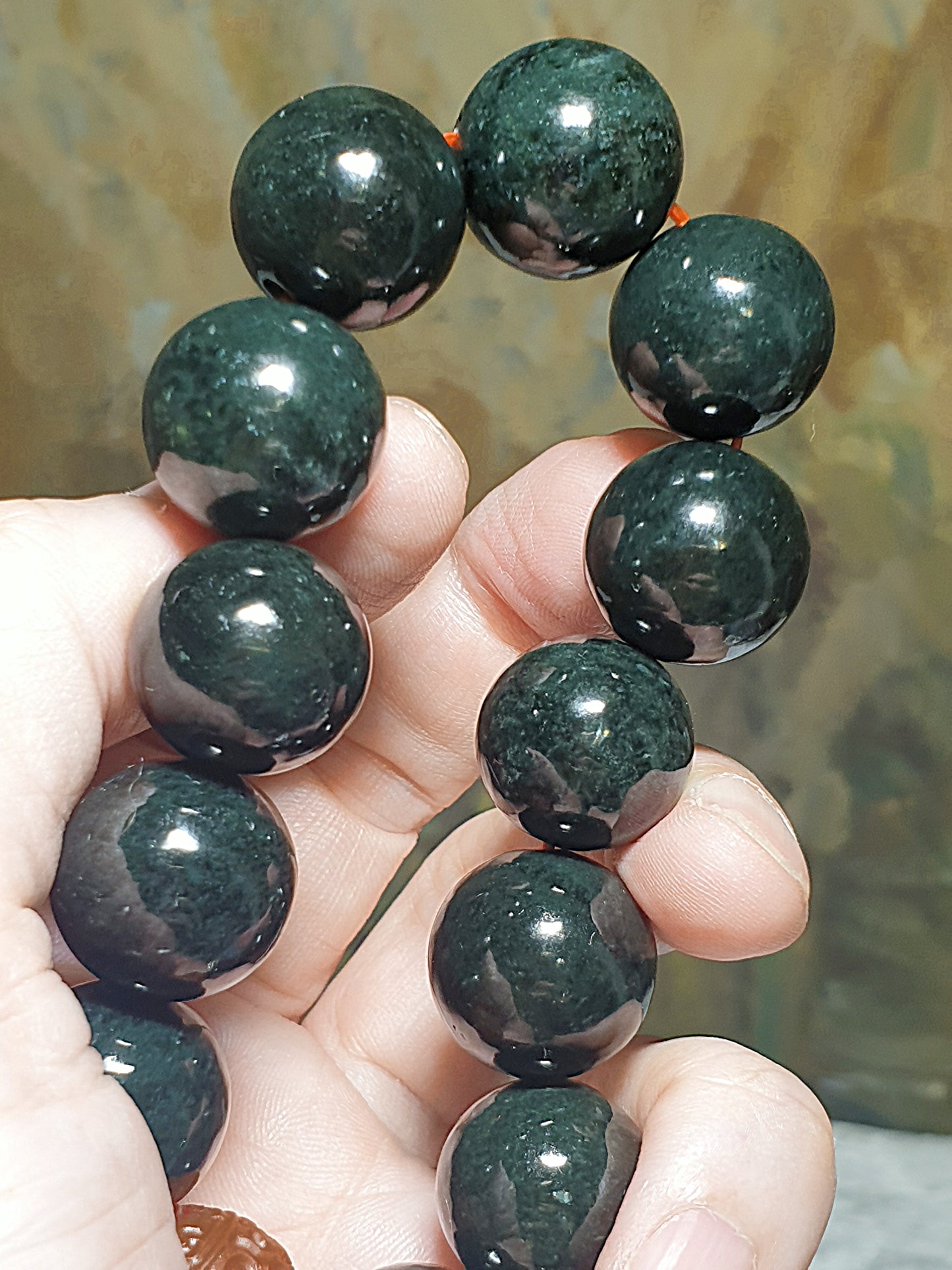 Rare 18.5mm big size aged Baoshan Nan Hong carved "Hui Wen" and 17.5mm deep olive green Nephrite bracelet/handheld (Nephrite comes with certificate) [Natural Crystal] 罕見老矿大尺寸18.5毫米保山南红雕刻回纹配17.5毫米深橄榄绿和田玉手链/手持(带和田玉证书)