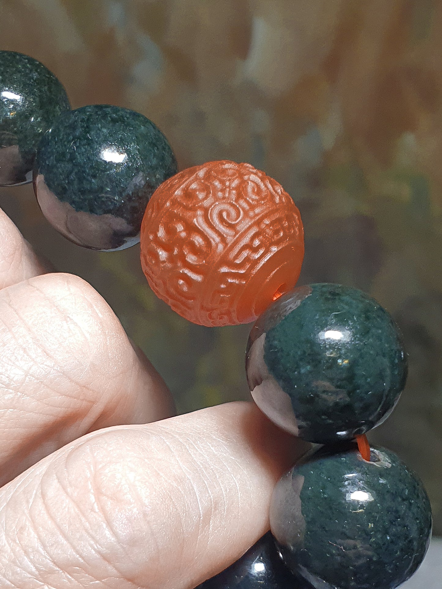 Rare 18.5mm big size aged Baoshan Nan Hong carved "Hui Wen" and 17.5mm deep olive green Nephrite bracelet/handheld (Nephrite comes with certificate) [Natural Crystal] 罕見老矿大尺寸18.5毫米保山南红雕刻回纹配17.5毫米深橄榄绿和田玉手链/手持(带和田玉证书)